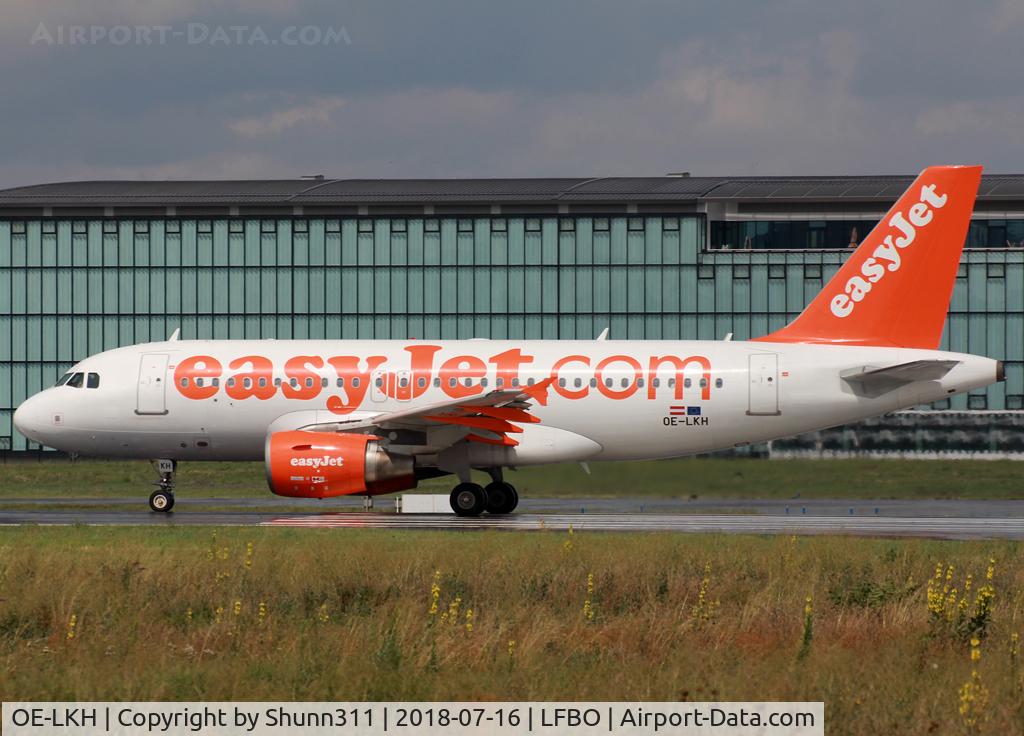 OE-LKH, 2006 Airbus A319-111 C/N 2827, Ready for take off from rwy 32R