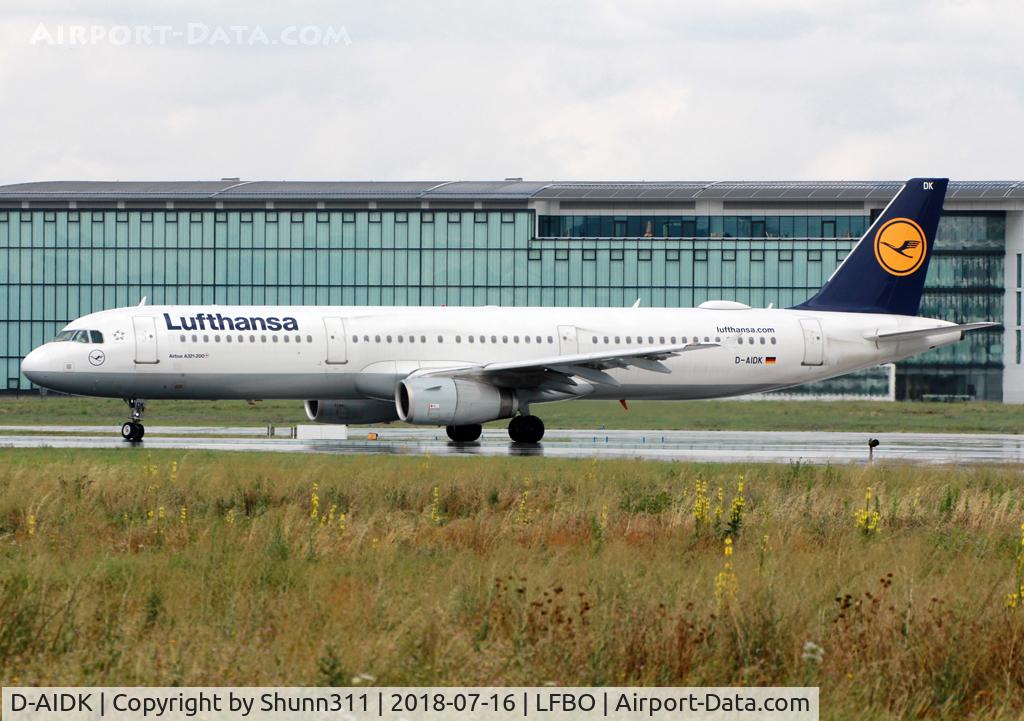 D-AIDK, 2011 Airbus A321-231 C/N 4819, Lining up rwy 32R for departure... Additional Wifi pod on fuselage...