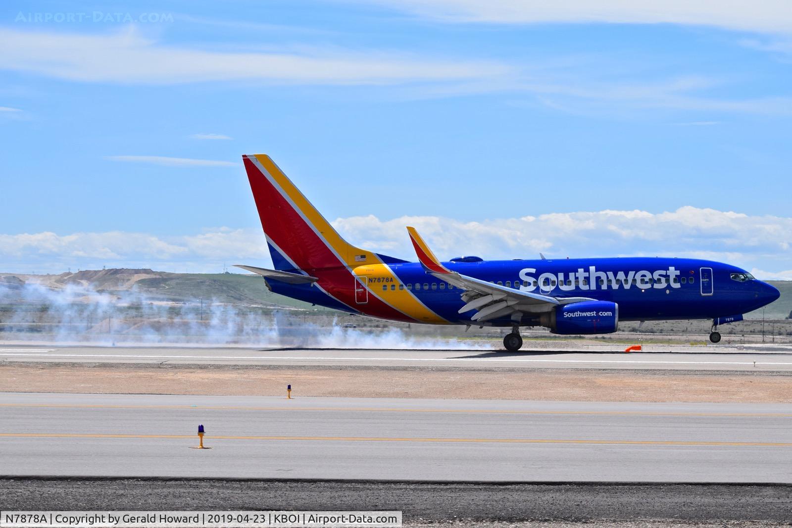 N7878A, 2005 Boeing 737-7K9 C/N 34320, Landing RWY 28R.