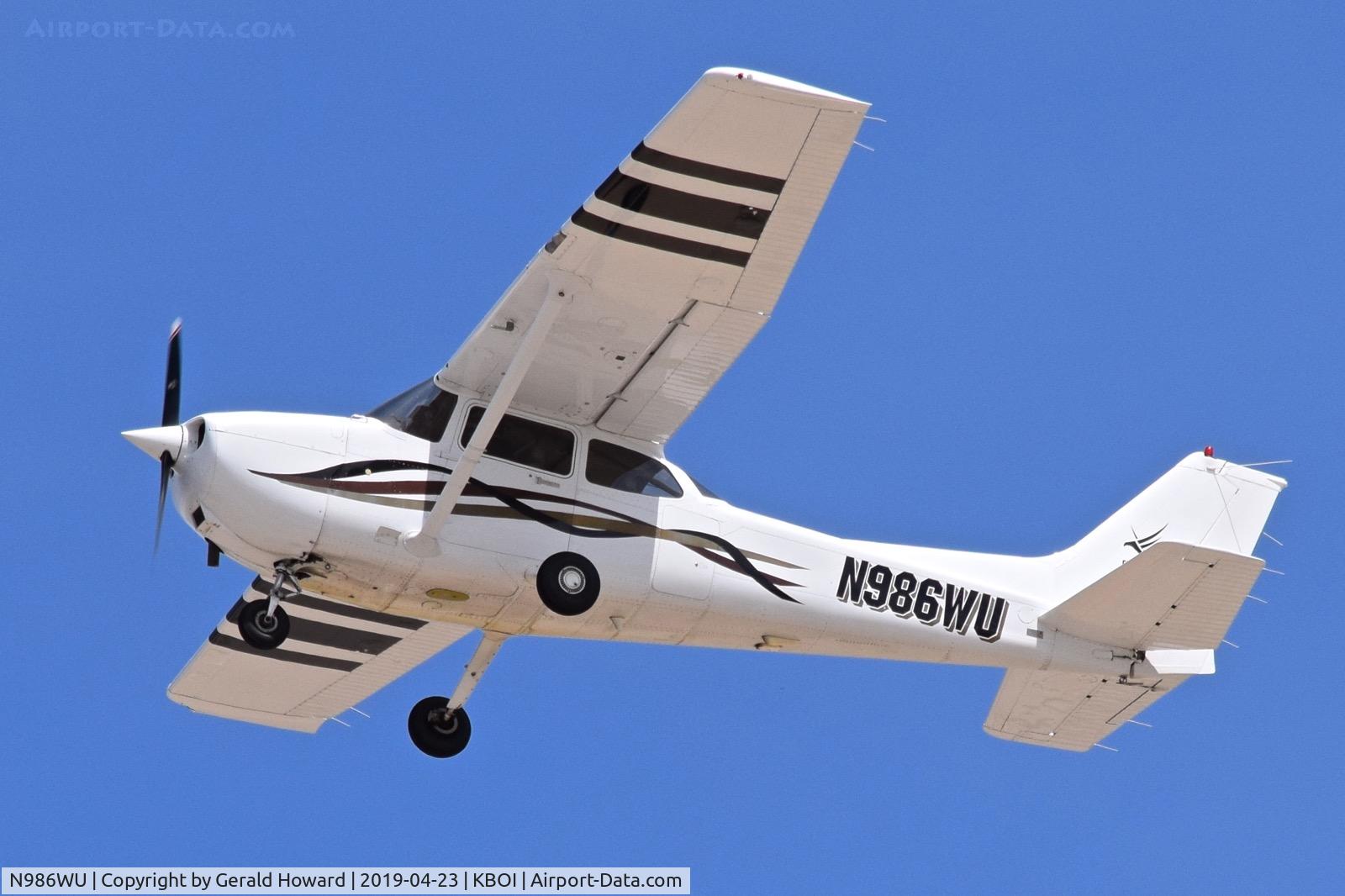 N986WU, 1998 Cessna 172R C/N 17280535, Departing KBOI.