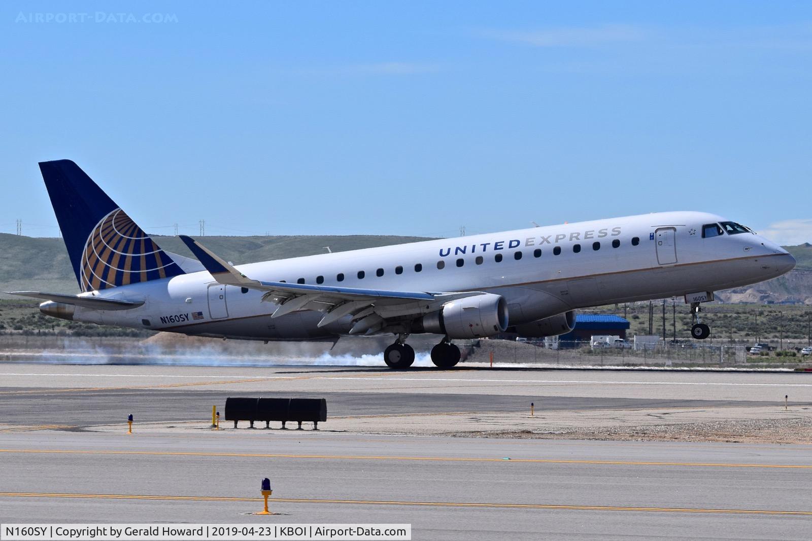 N160SY, 2016 Embraer ERJ-170-200LR C/N 17000568, Landing RWY 28R.