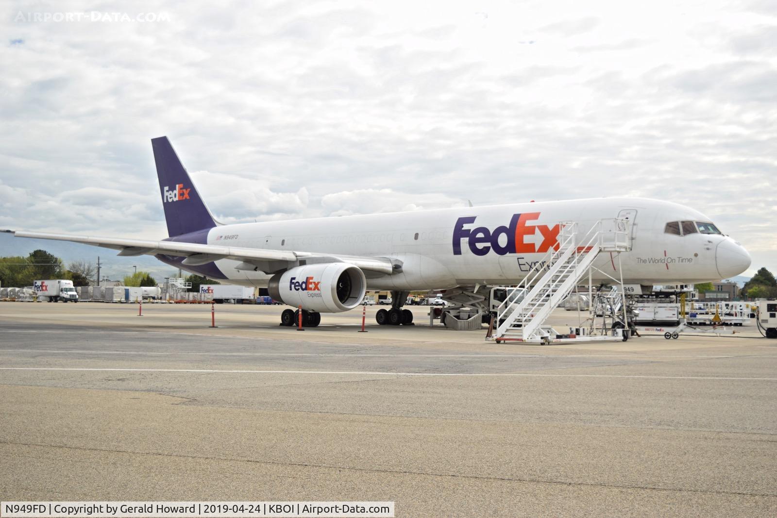N949FD, 1991 Boeing 757-236 C/N 25060, Parked on the FedEx ramp.