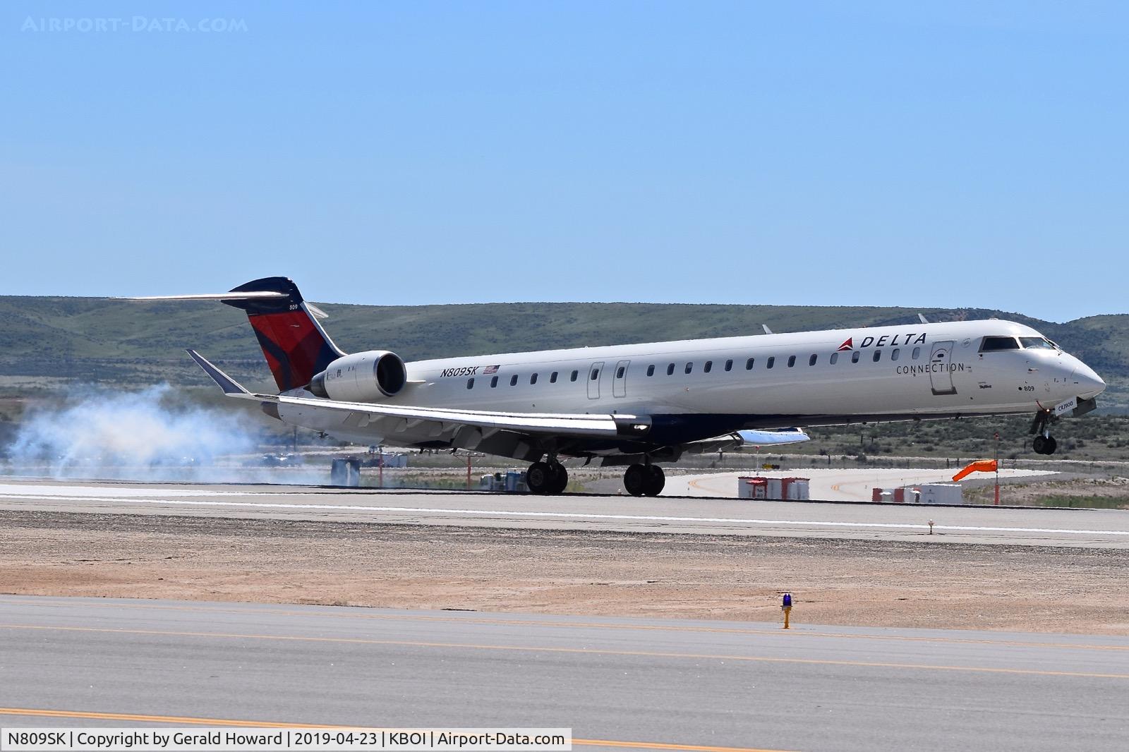 N809SK, 2006 Bombardier CRJ-900ER (CL-600-2D24) C/N 15086, Landing RWY 28R.