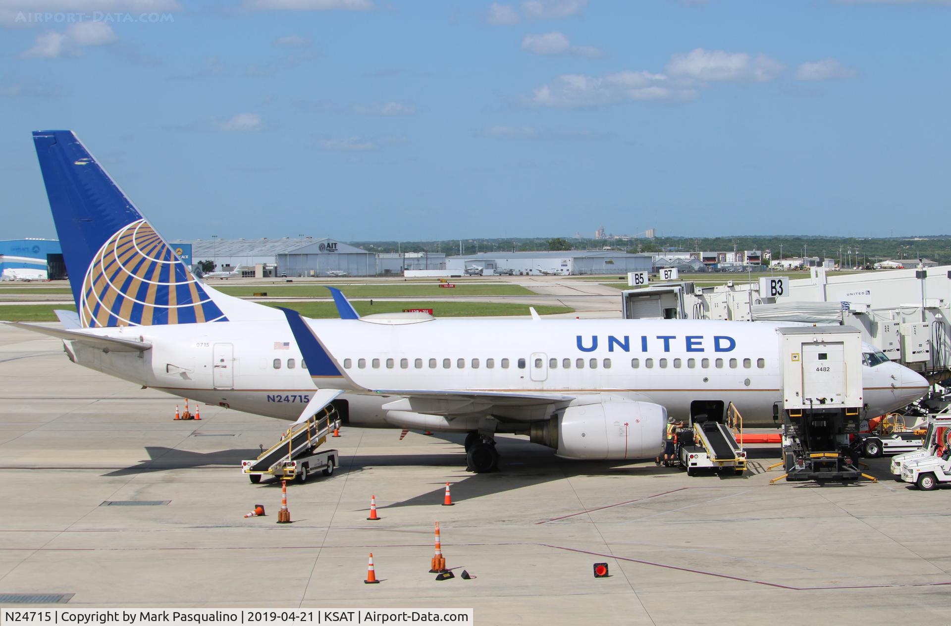 N24715, 1998 Boeing 737-724 C/N 28786, Boeing 737-724