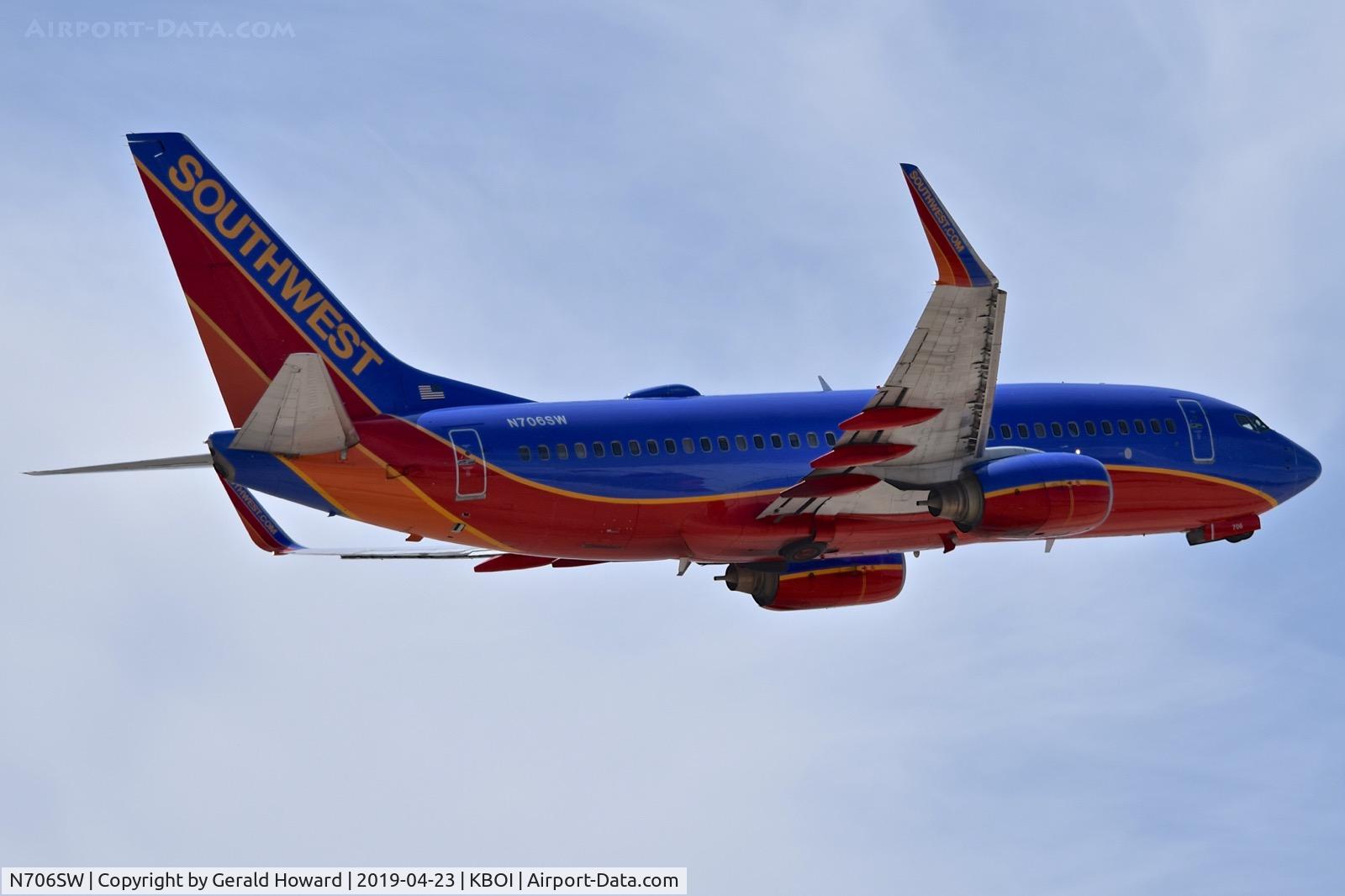 N706SW, 1998 Boeing 737-7H4 C/N 27840, Departing BOI.