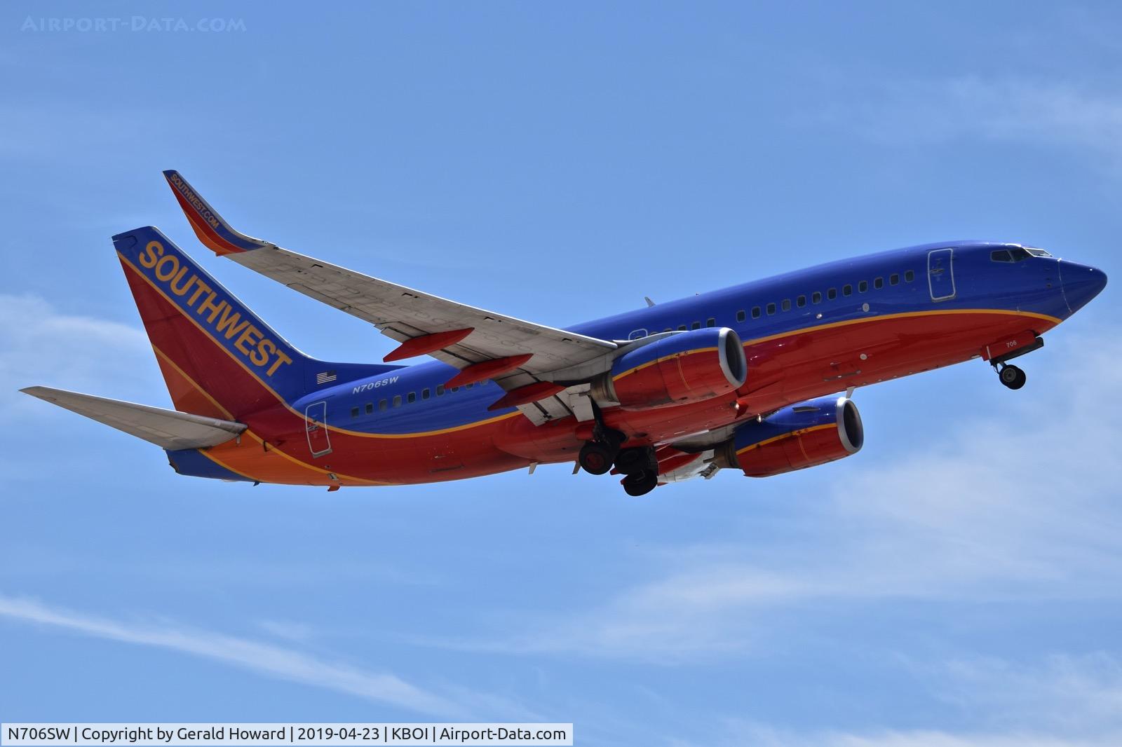 N706SW, 1998 Boeing 737-7H4 C/N 27840, Climb out rom RWY 28R.