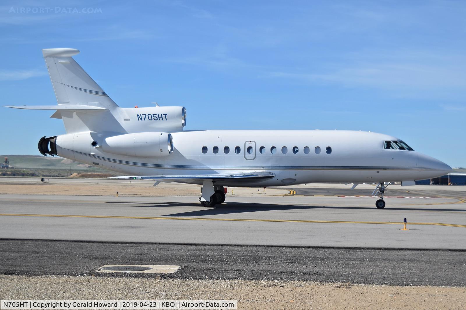 N705HT, 2007 Dassault Falcon 900EX C/N 185, Taxiing on Bravo.