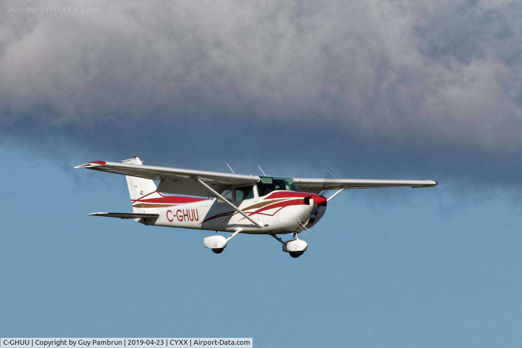 C-GHUU, 1975 Cessna 172M C/N 17264123, Landing