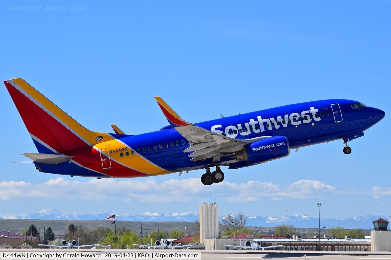 N444WN, 2003 Boeing 737-7H4 C/N 29839, Take off from RWY 28R.