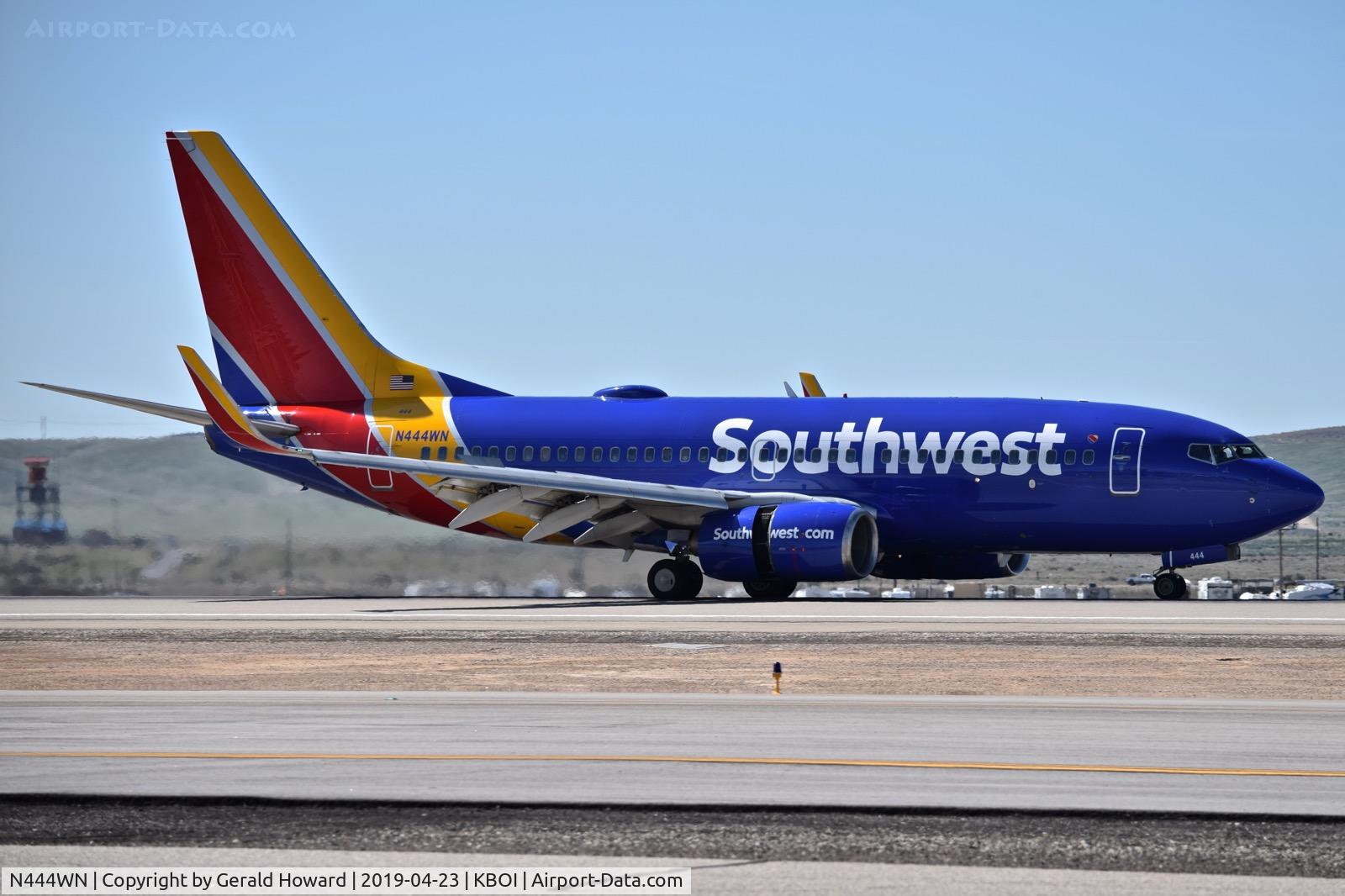 N444WN, 2003 Boeing 737-7H4 C/N 29839, Landing roll out on RWY 28R.