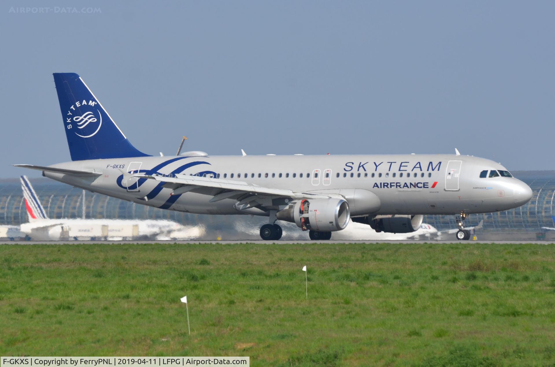 F-GKXS, 2009 Airbus A320-214 C/N 3825, Landing of Air France A320