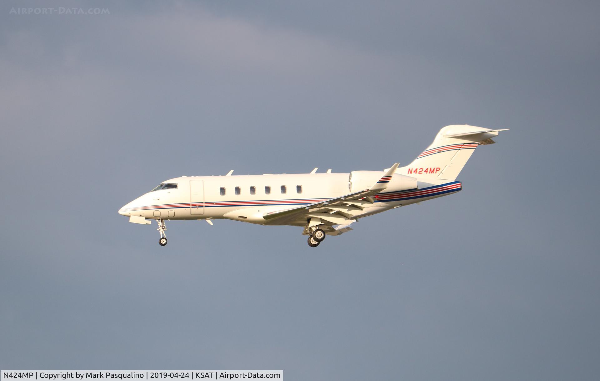 N424MP, 2015 Bombardier Challenger 350 (BD-100-1A10) C/N 20594, Challenger 350