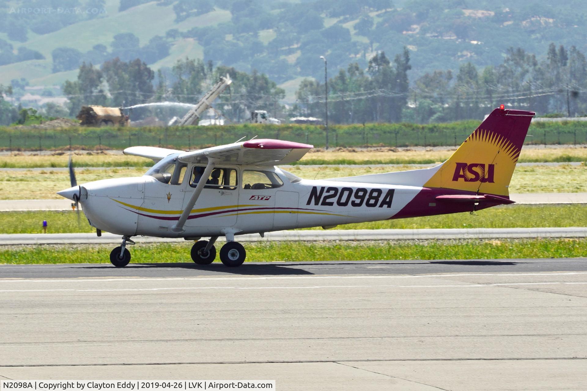 N2098A, 1999 Cessna 172R C/N 17280762, Livermore Airport California 2019.