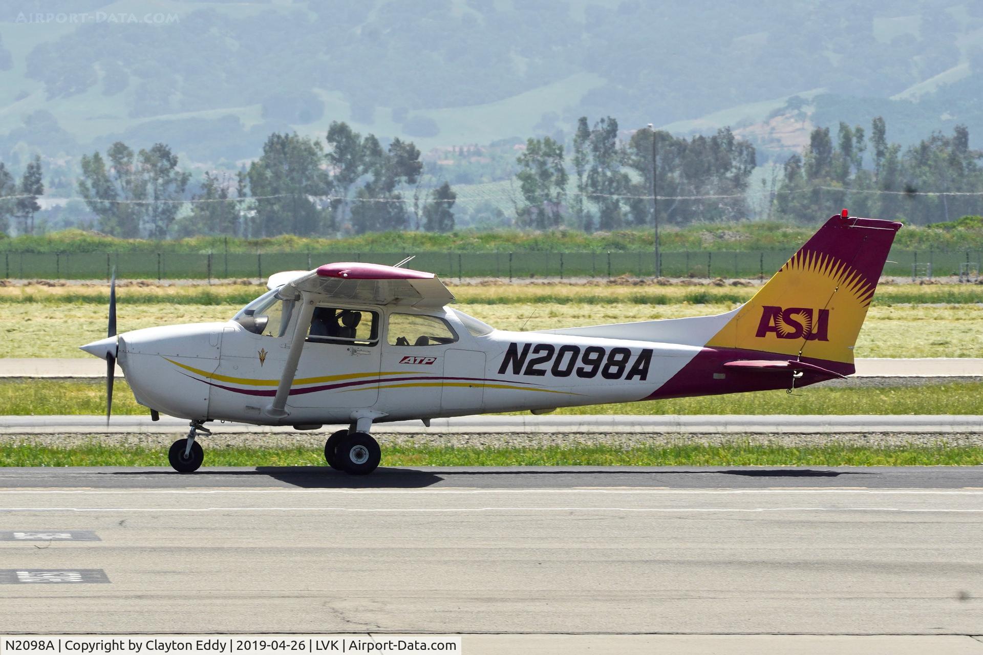 N2098A, 1999 Cessna 172R C/N 17280762, Livermore Airport California 2019.