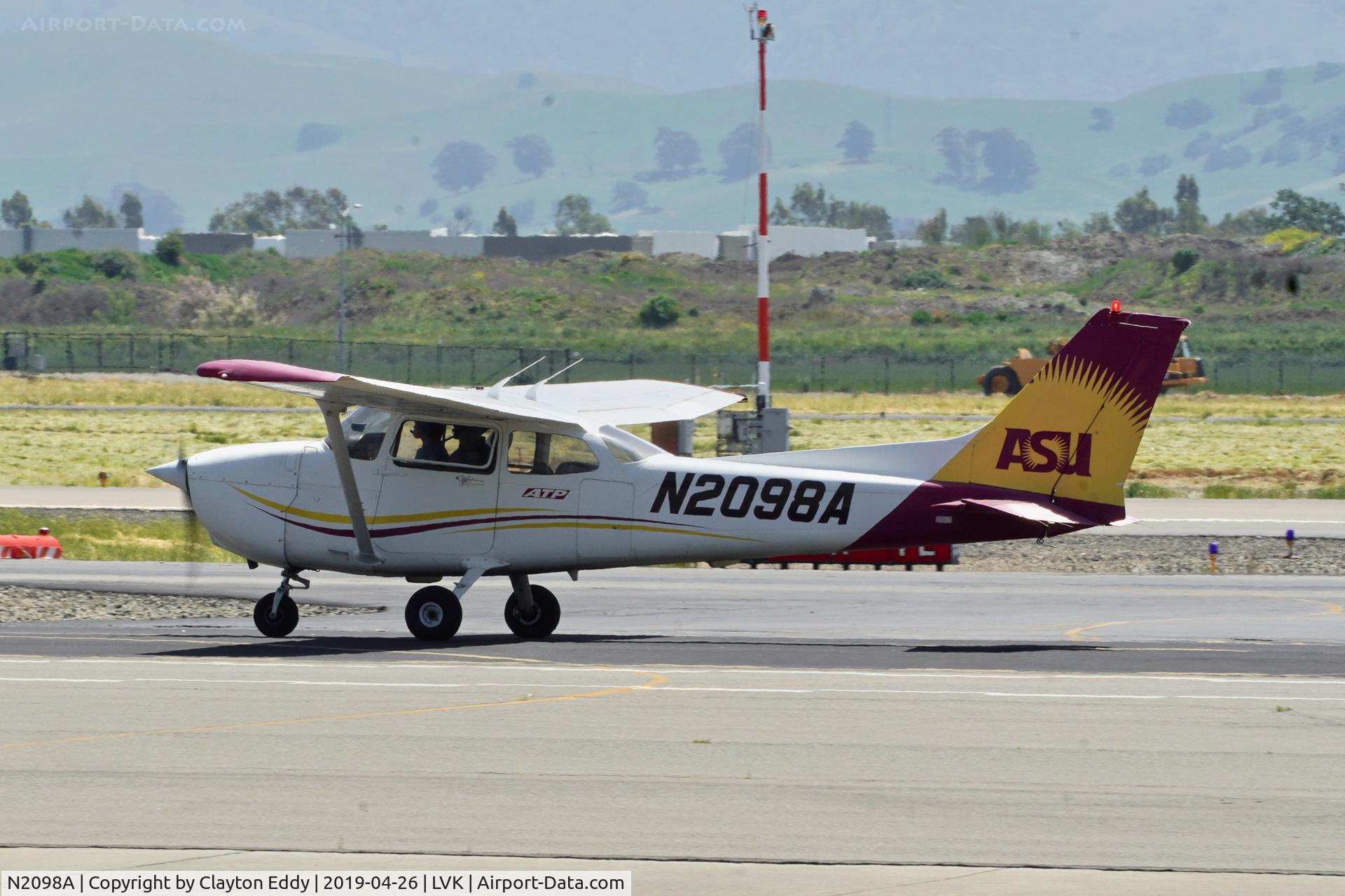 N2098A, 1999 Cessna 172R C/N 17280762, Livermore Airport California 2019.