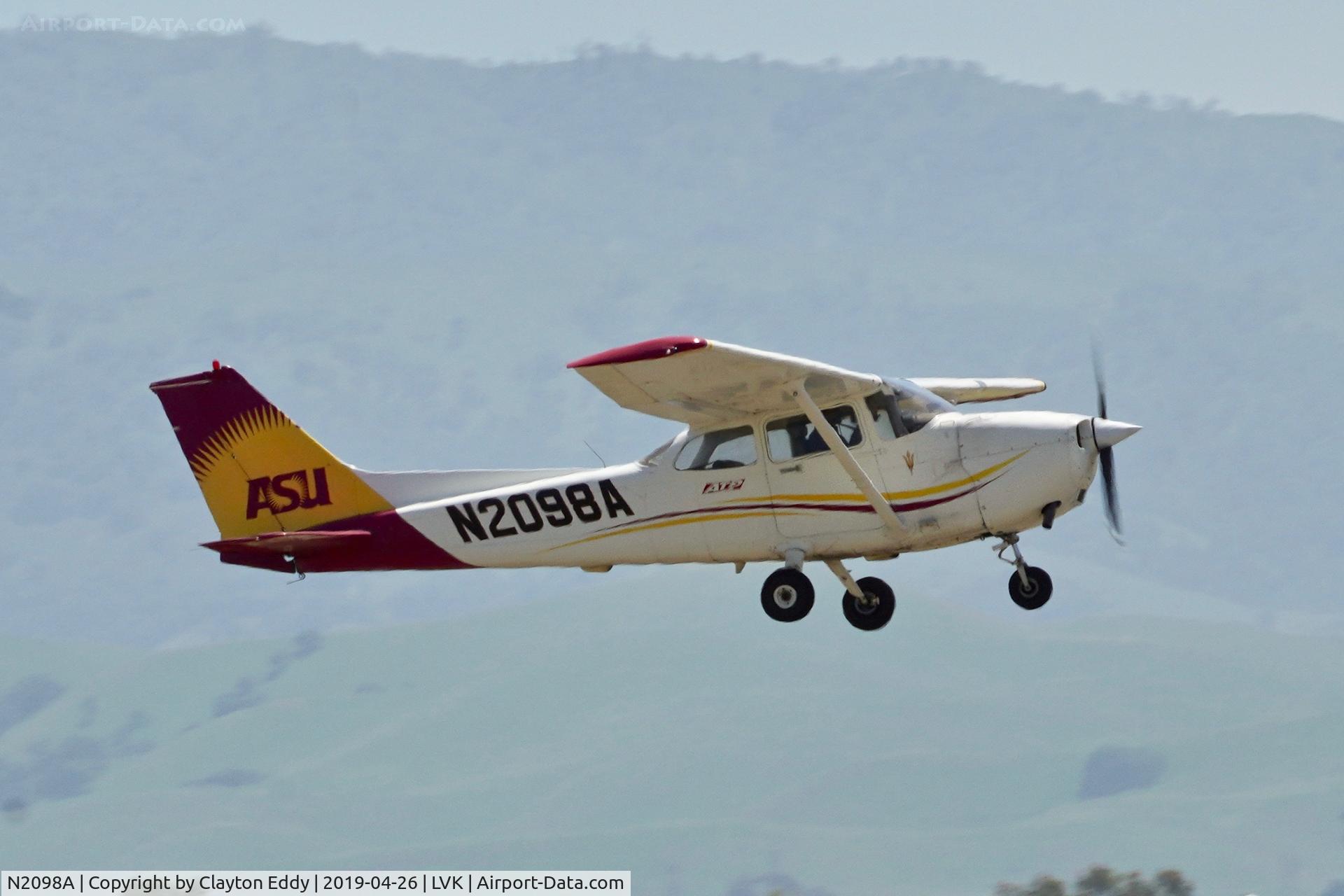 N2098A, 1999 Cessna 172R C/N 17280762, Livermore Airport California 2019.