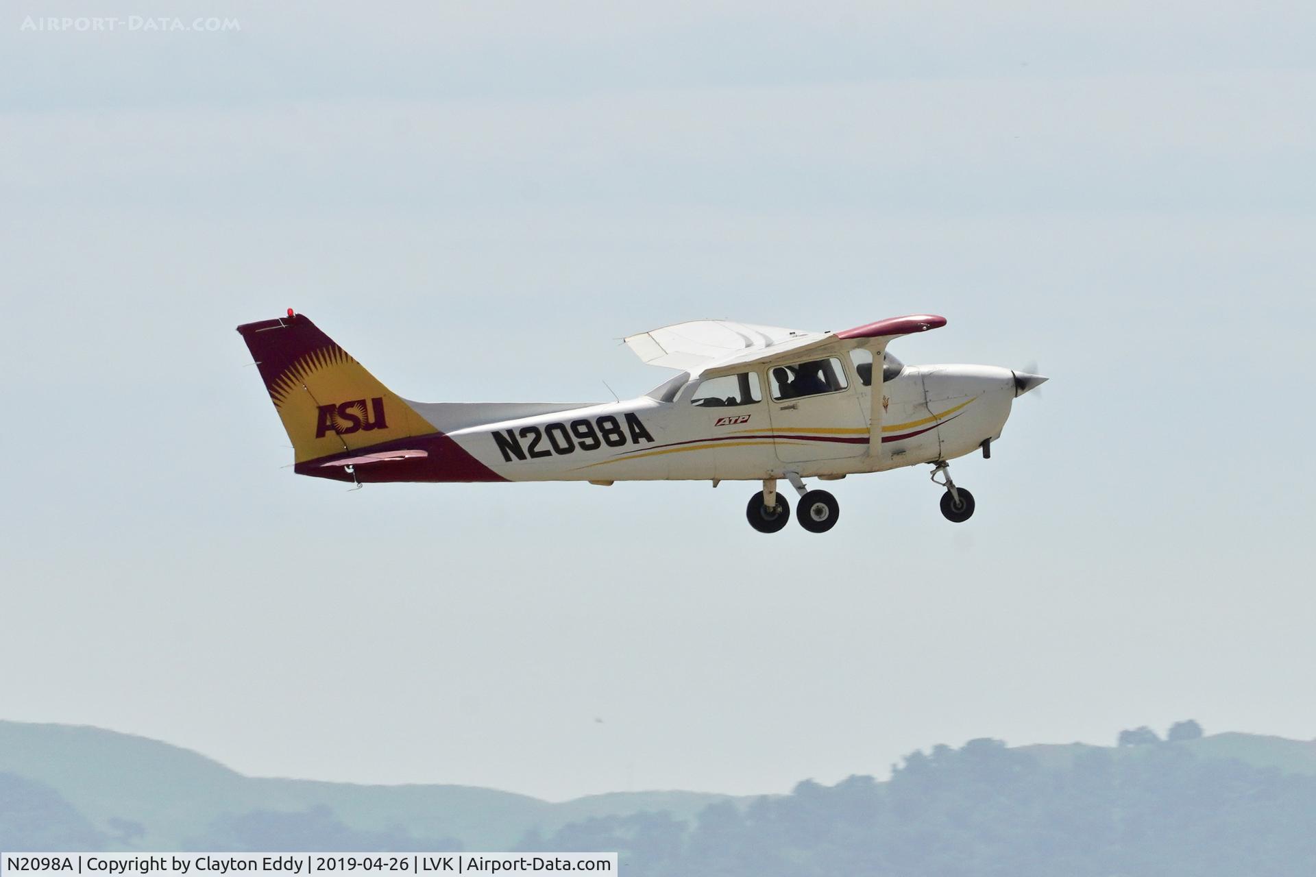 N2098A, 1999 Cessna 172R C/N 17280762, Livermore Airport California 2019.