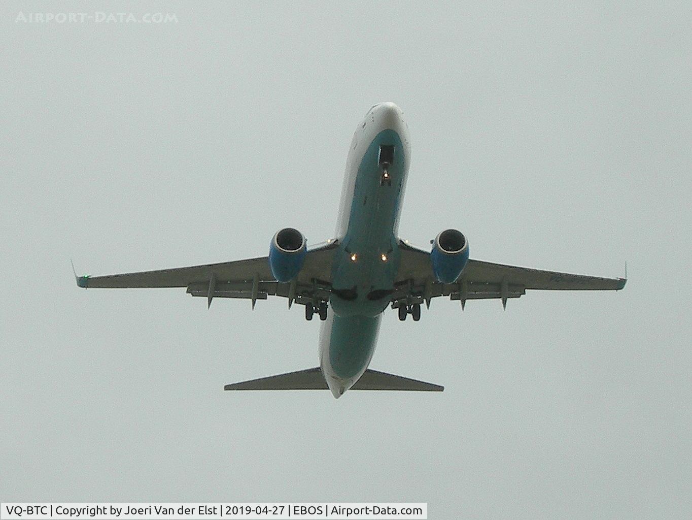 VQ-BTC, 2014 Boeing 737-8MA C/N 43662, Moments before touchdown rwy 26
