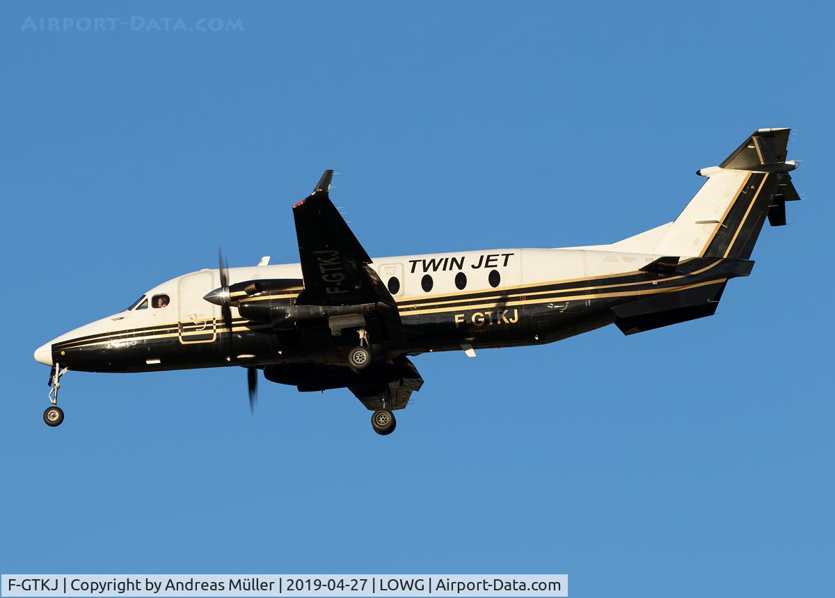 F-GTKJ, 1998 Beech 1900D C/N UE-348, Arriving from Lille.