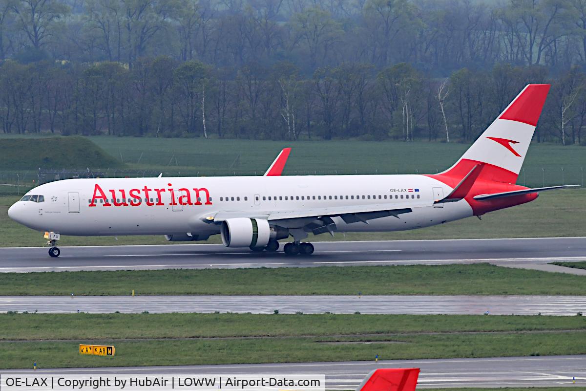 OE-LAX, 1992 Boeing 767-3Z9/ER C/N 27095, Landing on RWY 11 on a cloudy rainy day