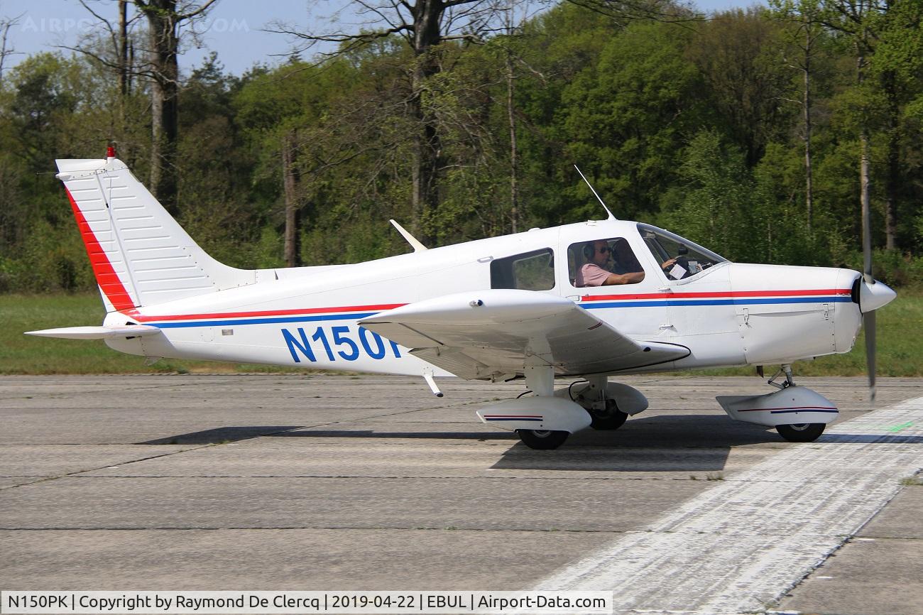 N150PK, 1977 Piper PA-28-140 Cruiser C/N 28-7725108, Ready for take off.