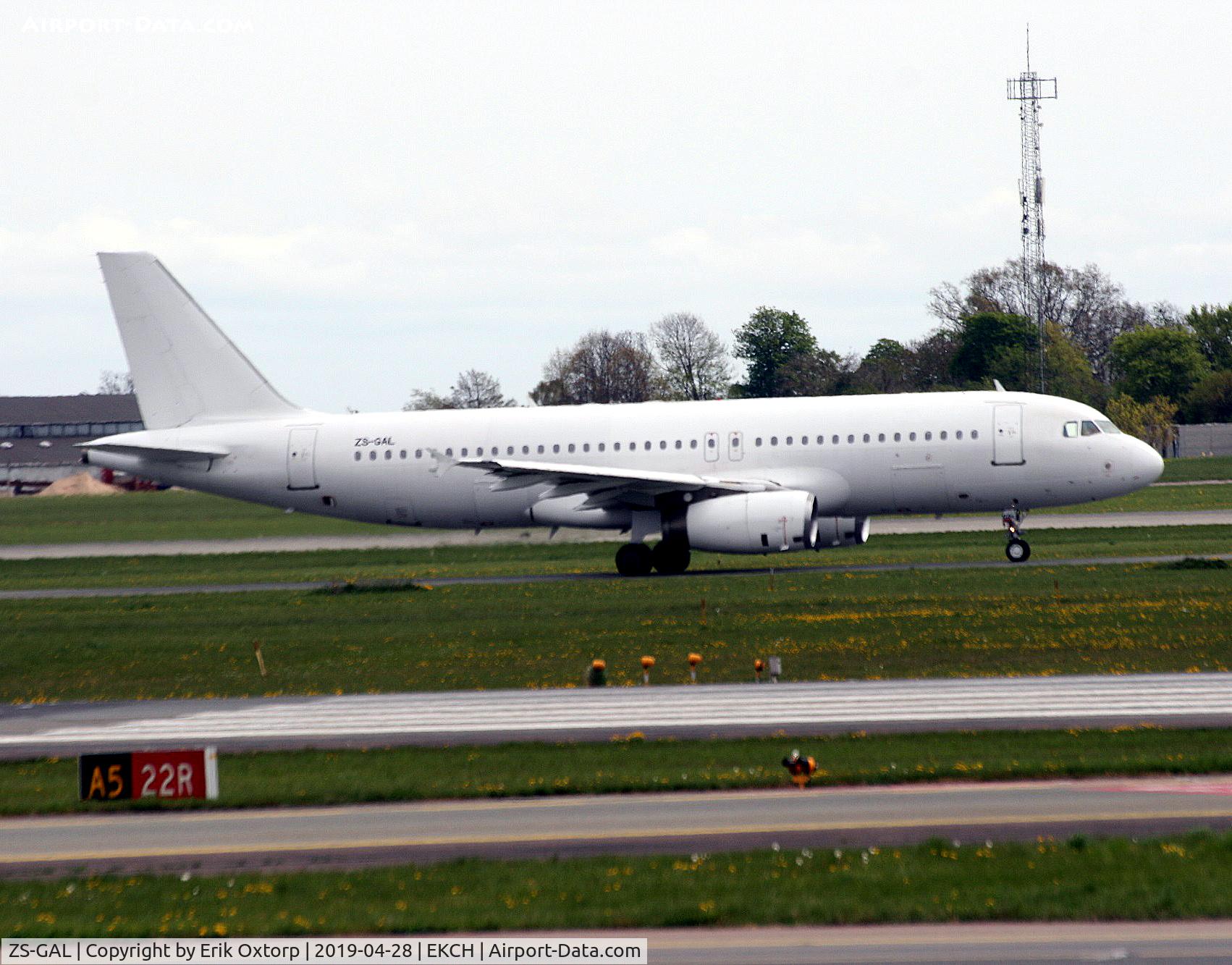ZS-GAL, 1989 Airbus A320-231 C/N 64, ZS-GAL taxing for takeoff rw 04R