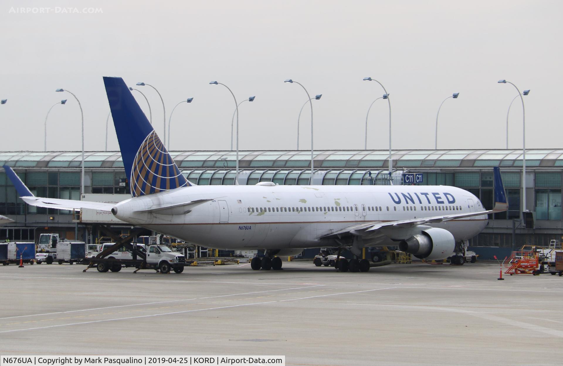 N676UA, 2001 Boeing 767-322 C/N 30028, Boeing 767-322