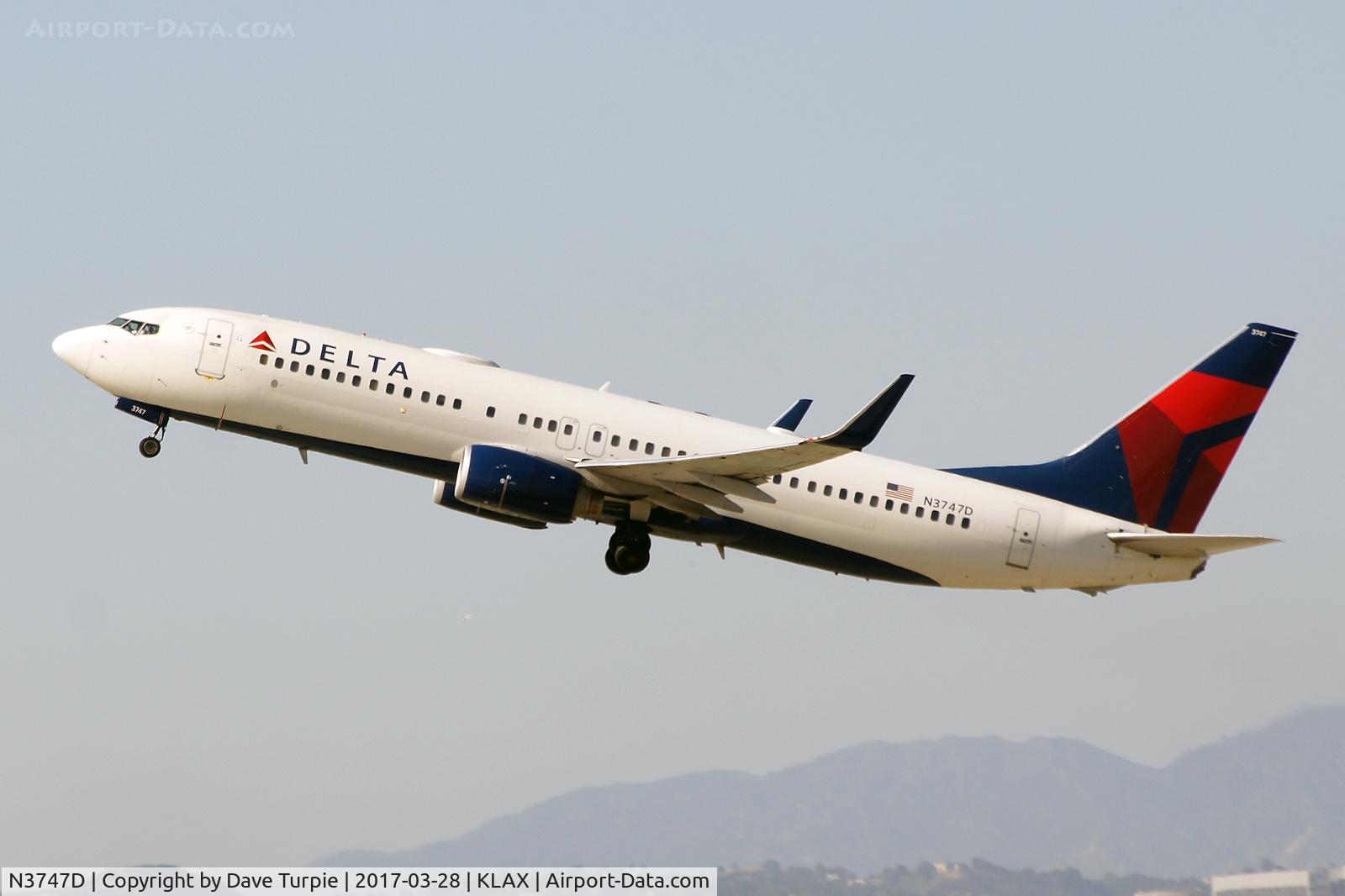 N3747D, 2001 Boeing 737-832 C/N 32374, No comment.