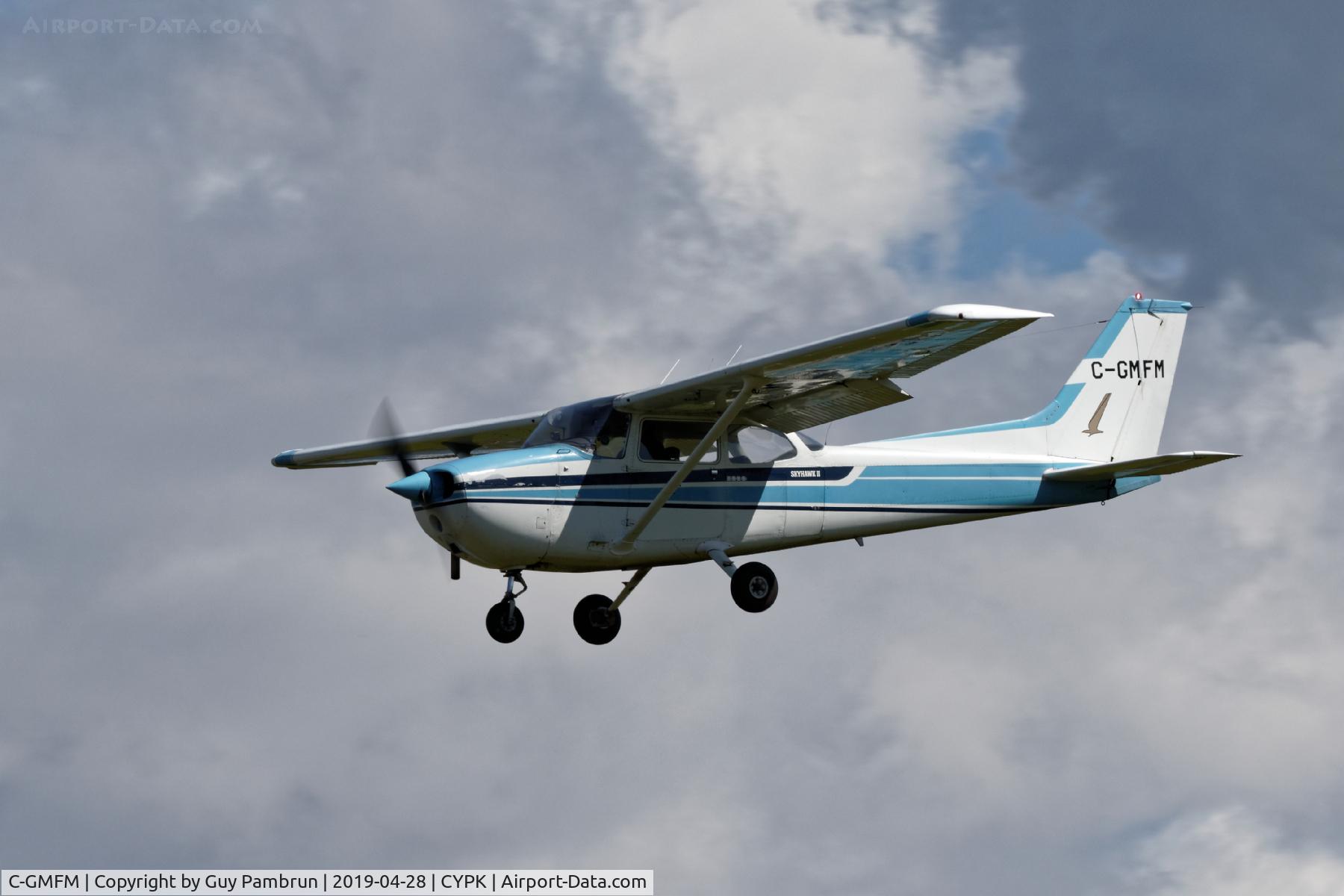C-GMFM, 1980 Cessna 172N C/N 17273970, Landing