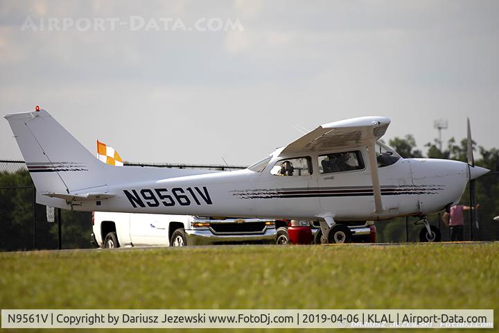 N9561V, 1998 Cessna 172R C/N 17280497, Cessna 172R Skyhawk  C/N 17280497, N9561V