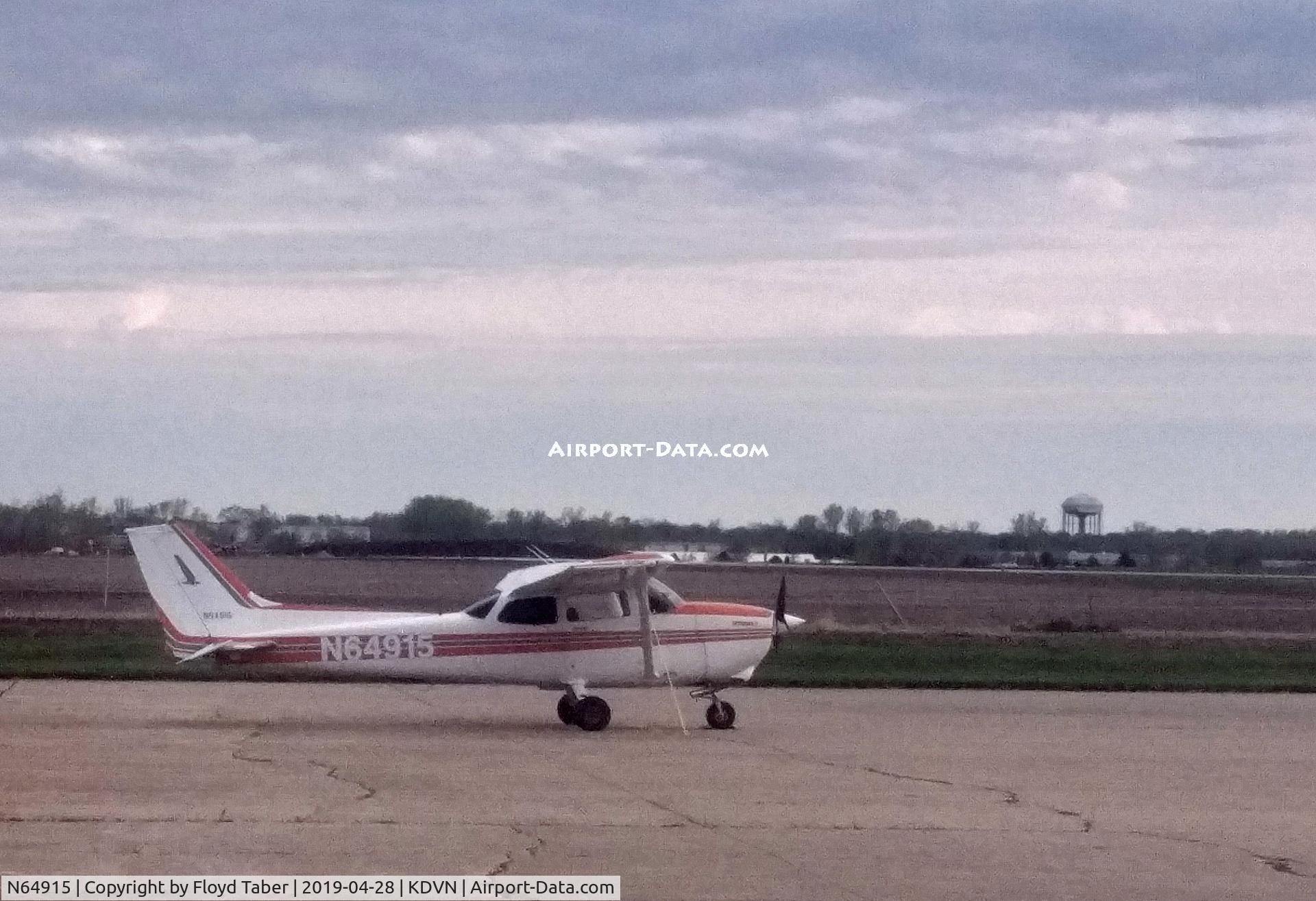 N64915, 1982 Cessna 172P C/N 17275649, Tied down on the ramp