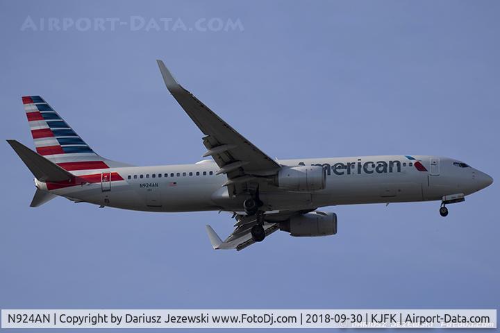 N924AN, 1999 Boeing 737-823 C/N 29525, Boeing 737-823 - American Airlines  C/N 29525, N924AN