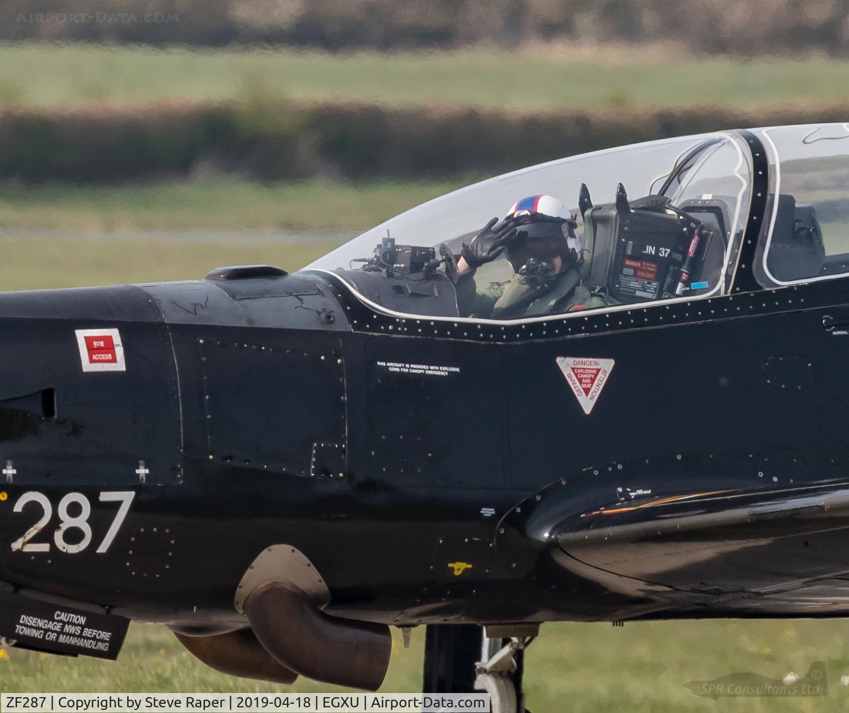 ZF287, 1991 Short S-312 Tucano T1 C/N S085/T58, RAF Linton on Ouse 2019 Display Pilot taxying out prior to a practice display and giving a cheeky wave.