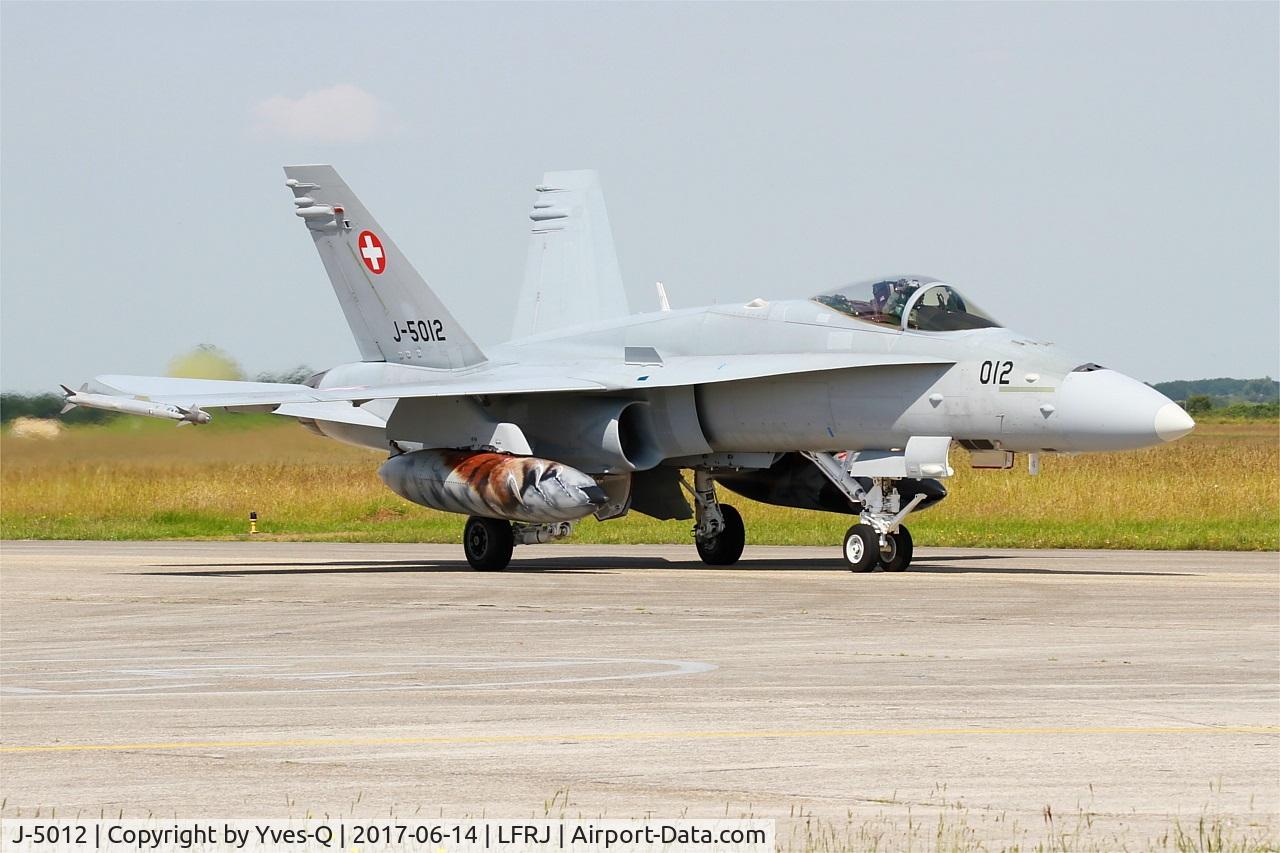 J-5012, McDonnell Douglas F/A-18C Hornet C/N 1352/SFC012, McDonnell Douglas FA-18C Hornet, Taxiing to flight line, Landivisiau Naval Air Base (LFRJ) Tiger Meet 2017