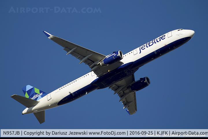 N957JB, 2015 Airbus A321-231 C/N 6809, Airbus A321-231  