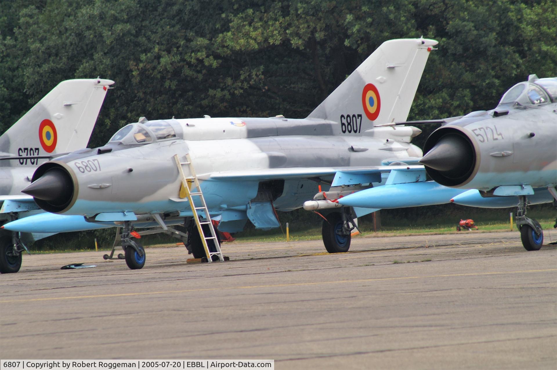6807, Mikoyan-Gurevich MiG-21MF-75 Lancer C C/N 96006807/0523, SPOTTERSDAY.