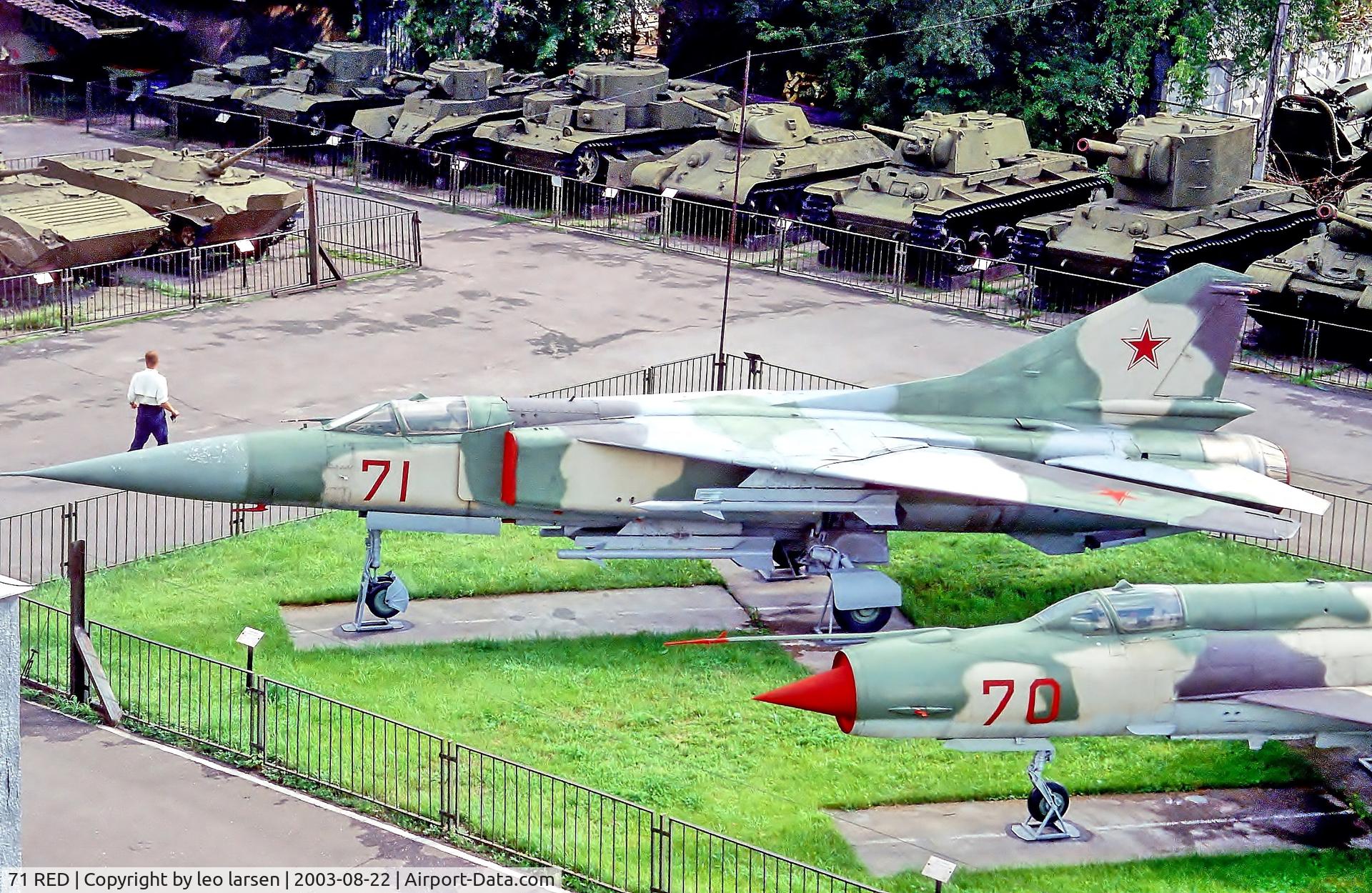 71 RED, 1970 Mikoyan-Gurevich MiG-23S C/N 220008895, Armed Forces Museum 22.8.2003. ex blue 71