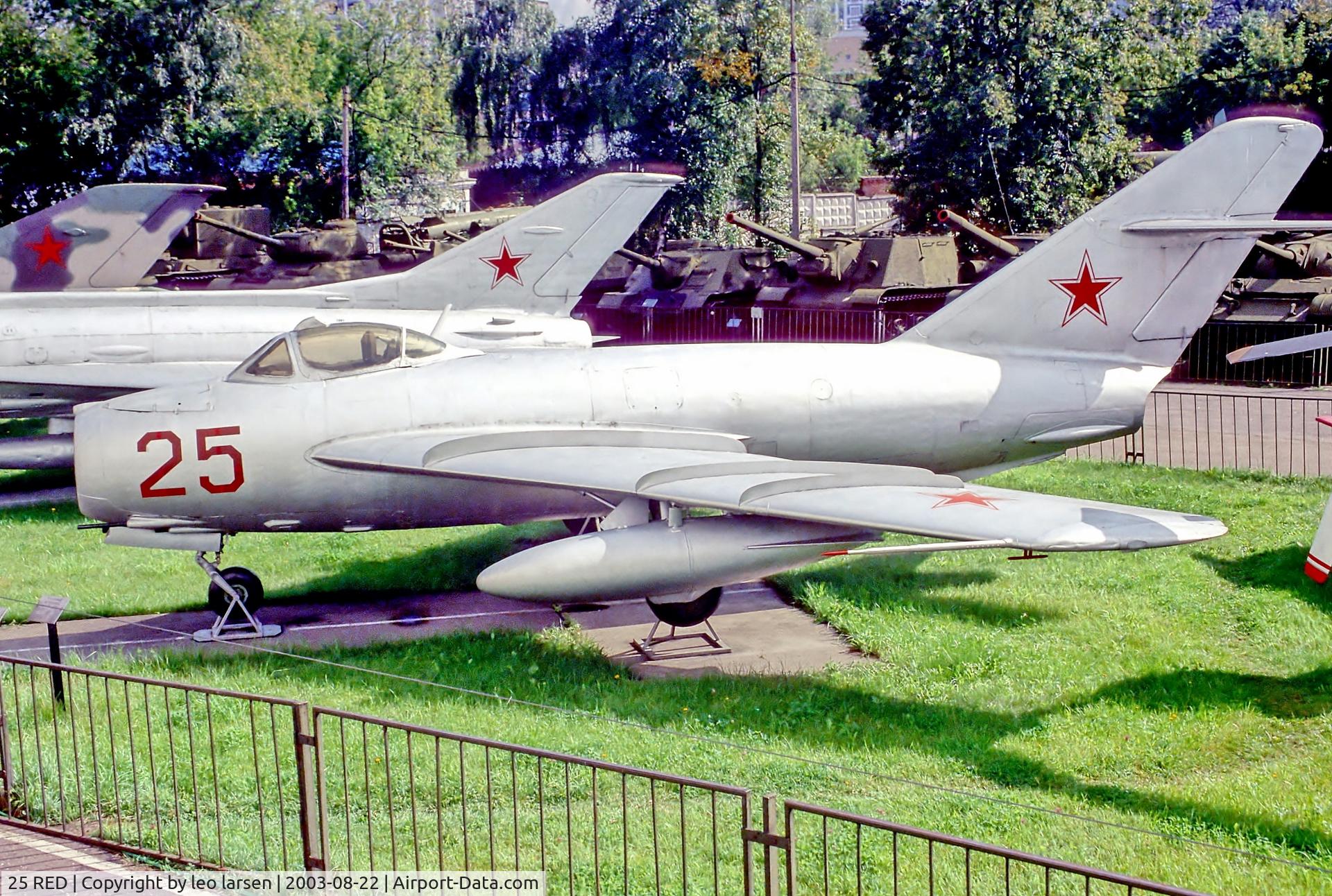 25 RED, 1951 Mikoyan-Gurevich MiG-17F C/N 0515347, Central museum of armed forces Moscow 22.8.2003