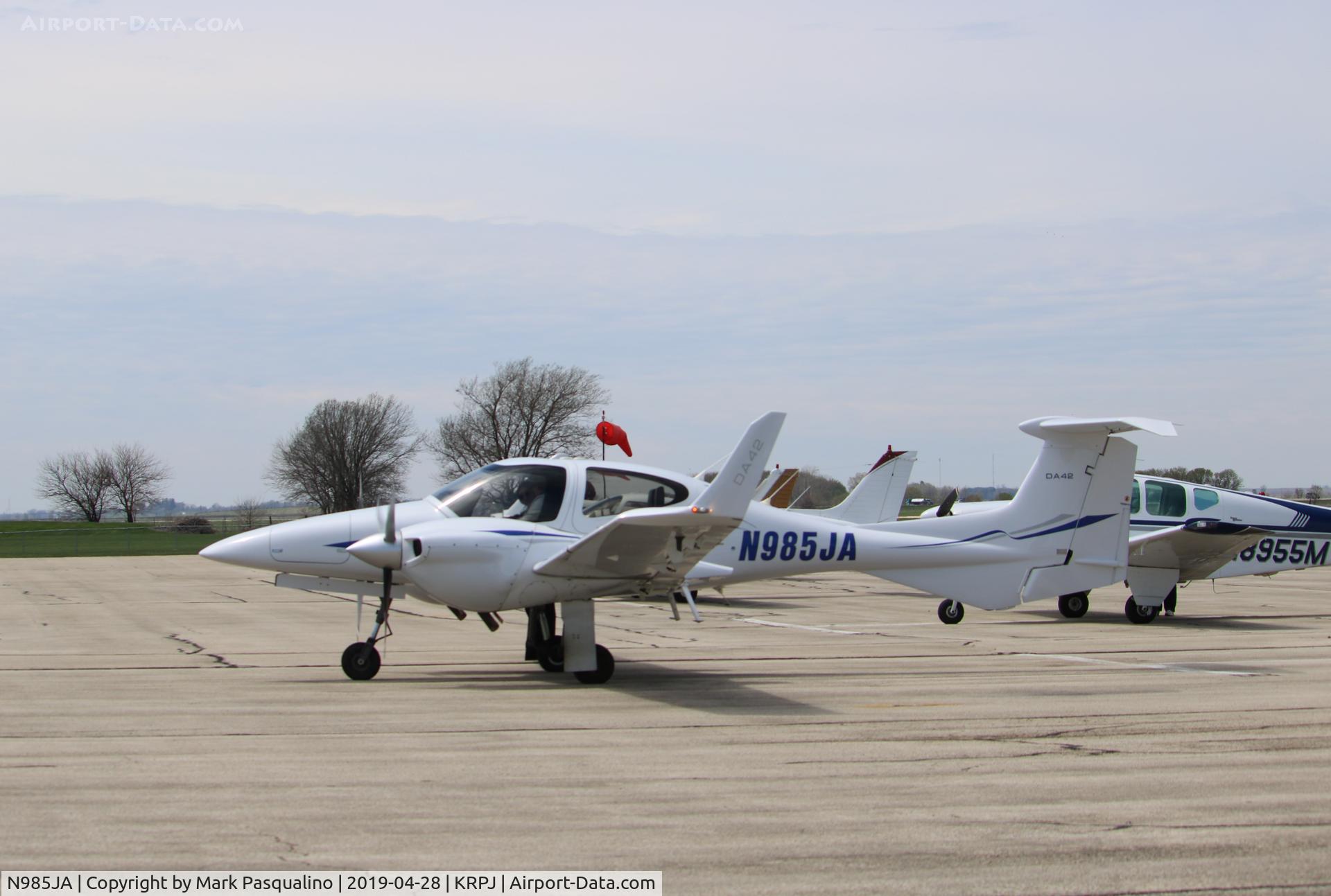 N985JA, 2009 Diamond DA-42 Twin Star C/N 42.AC132, Diamond DA-42
