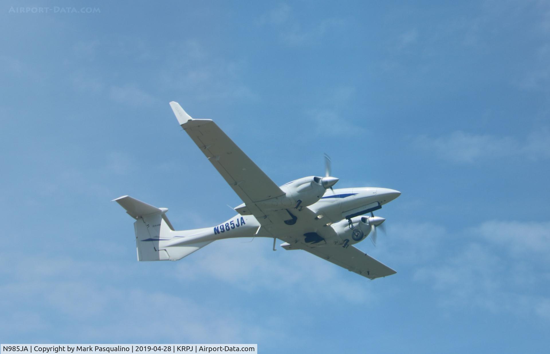 N985JA, 2009 Diamond DA-42 Twin Star C/N 42.AC132, Diamond DA-42
