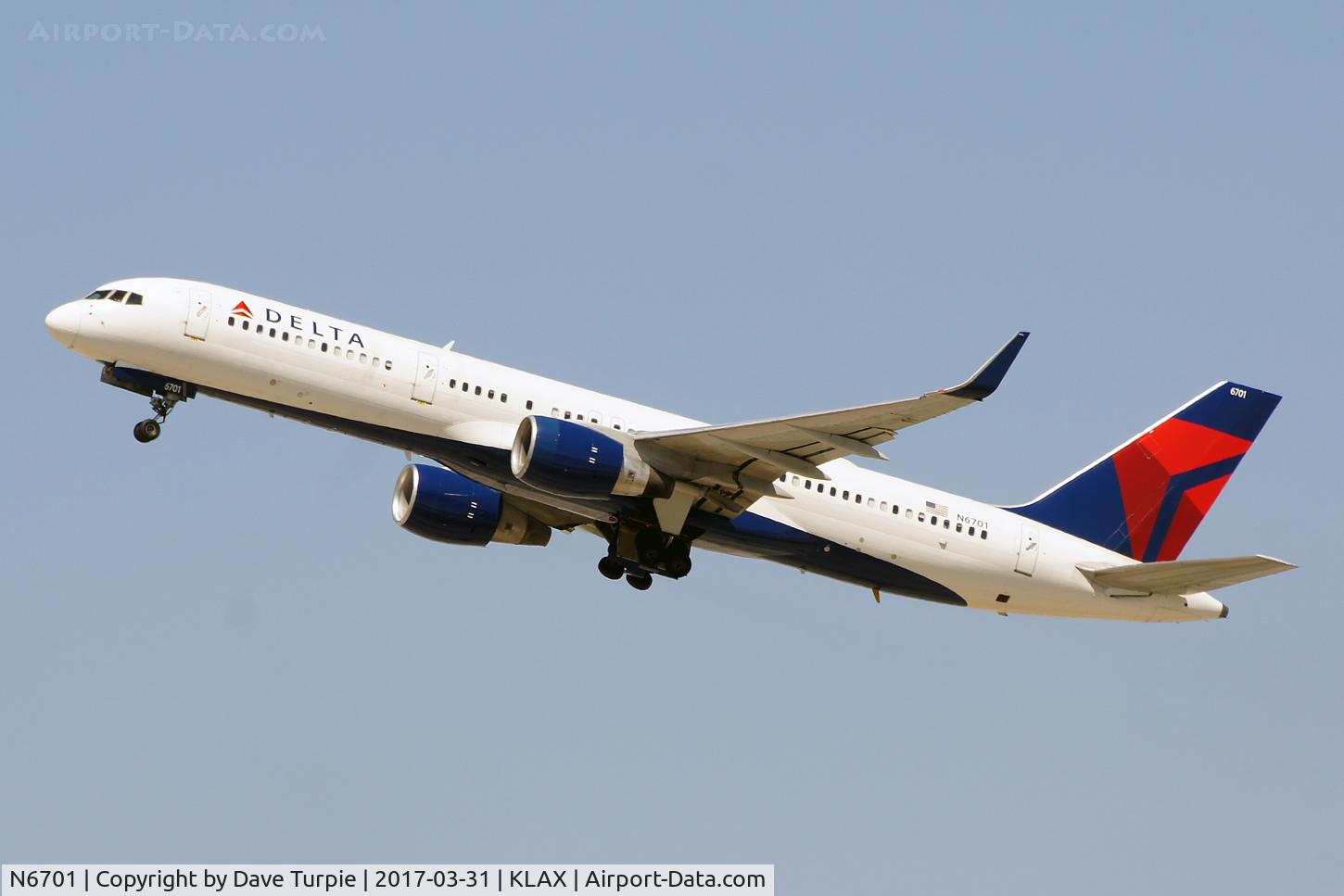 N6701, 1999 Boeing 757-232 C/N 30187, No comment.
