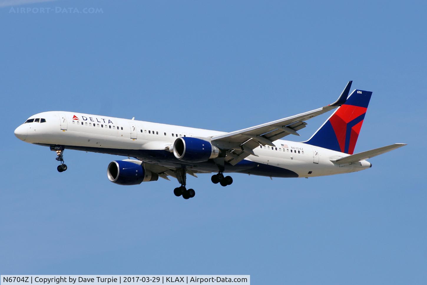 N6704Z, 2000 Boeing 757-232 C/N 30396, No comment.