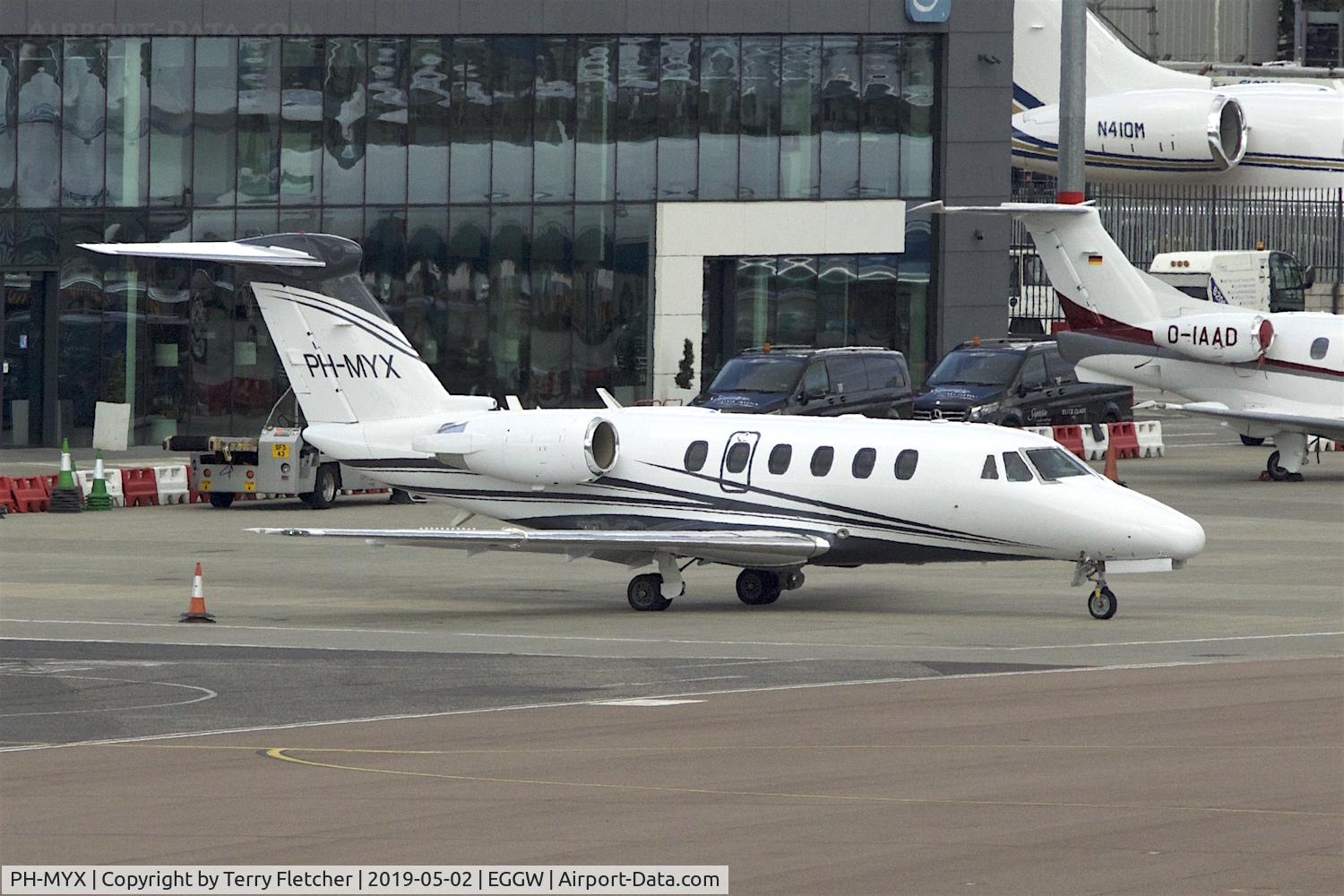 PH-MYX, 2000 Cessna 650 Citation VII C/N 650-7117, at Luton