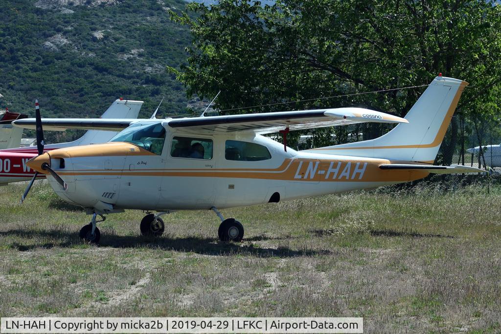 LN-HAH, Cessna 210L Centurion C/N 210-60751, Parked