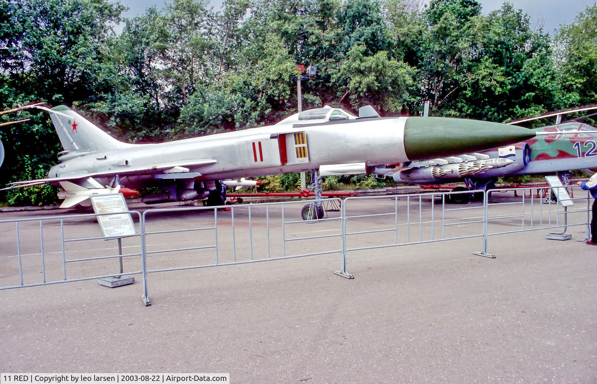11 RED, 1975 Sukhoi Su-15TM C/N 1015329, Central museum of the great patriotic war 22.8.2003