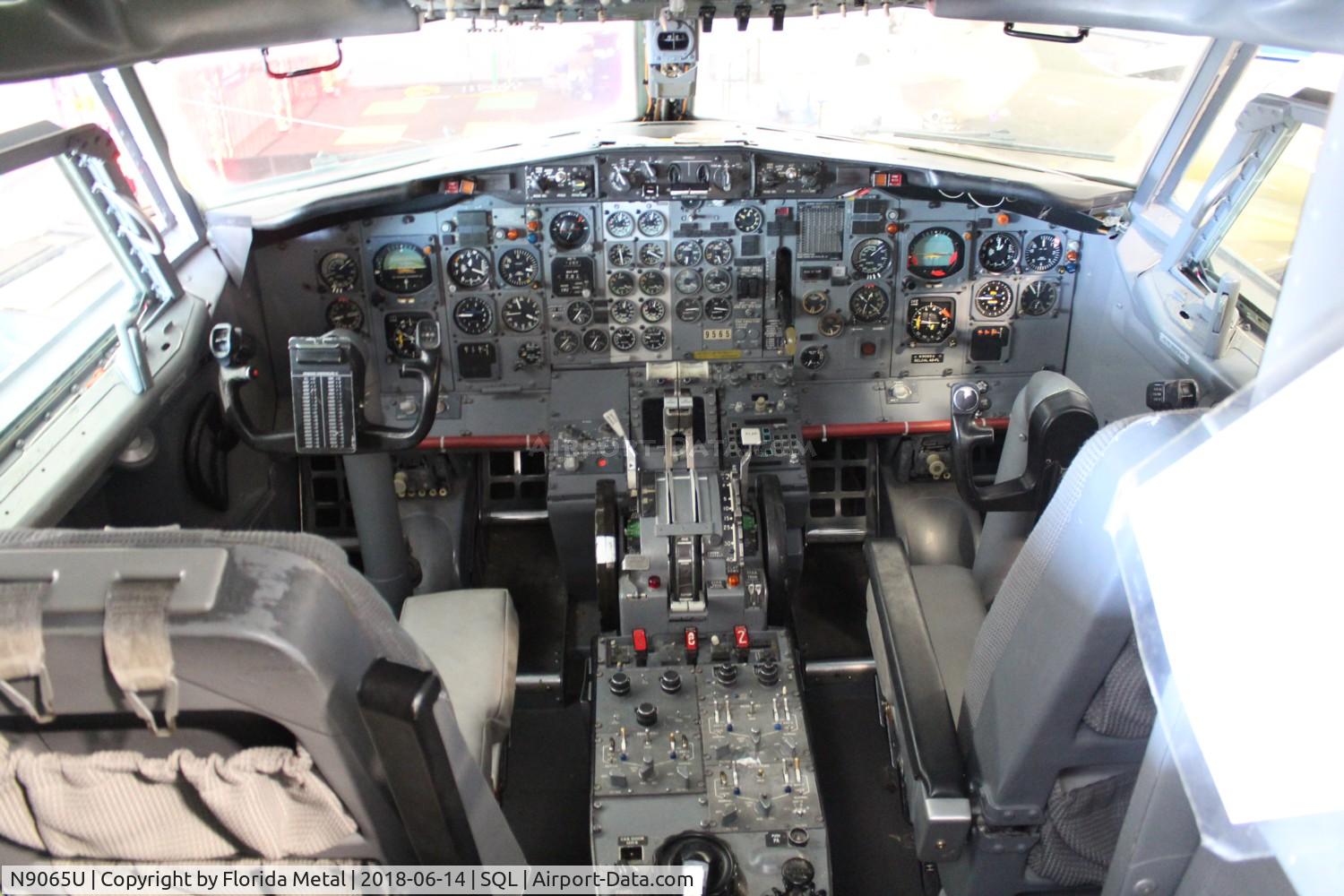 N9065U, 1969 Boeing 737-222 C/N 19946, United 737-200 cockpit