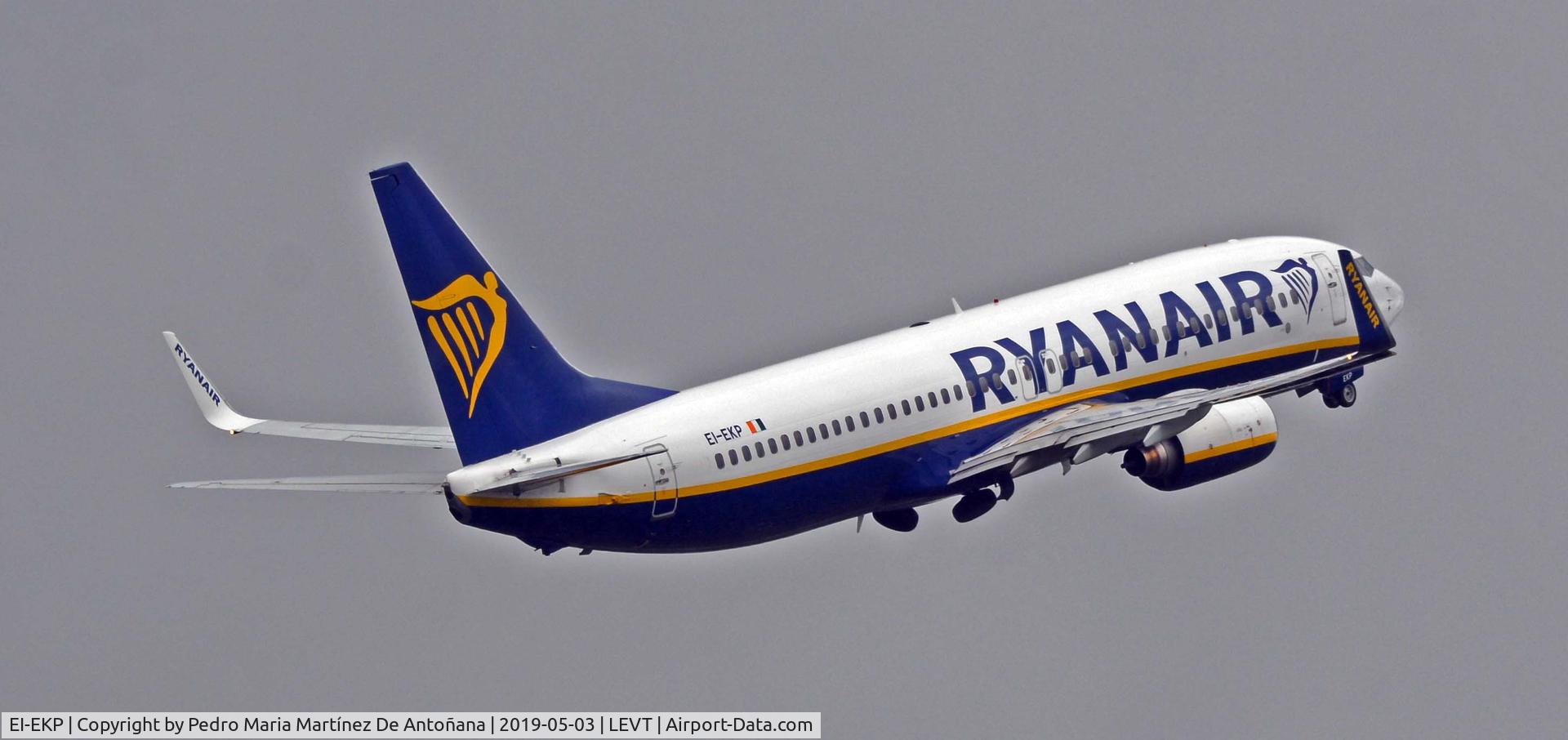 EI-EKP, 2010 Boeing 737-8AS C/N 35028, Foronda - Vitoria-Gasteiz - Euskadi - España