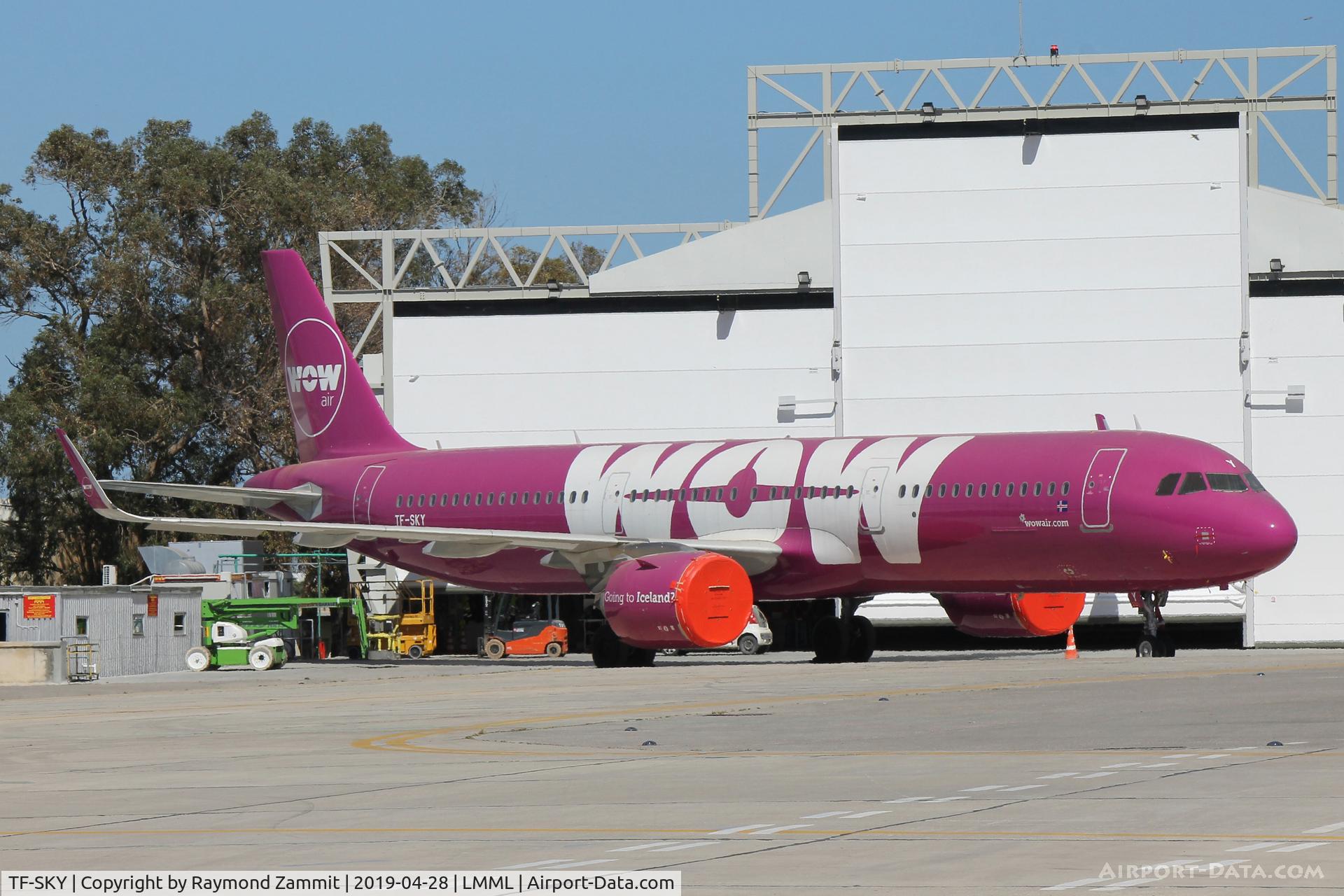 TF-SKY, 2017 Airbus A321-253N C/N 7694, A321 TF-SKY WOW