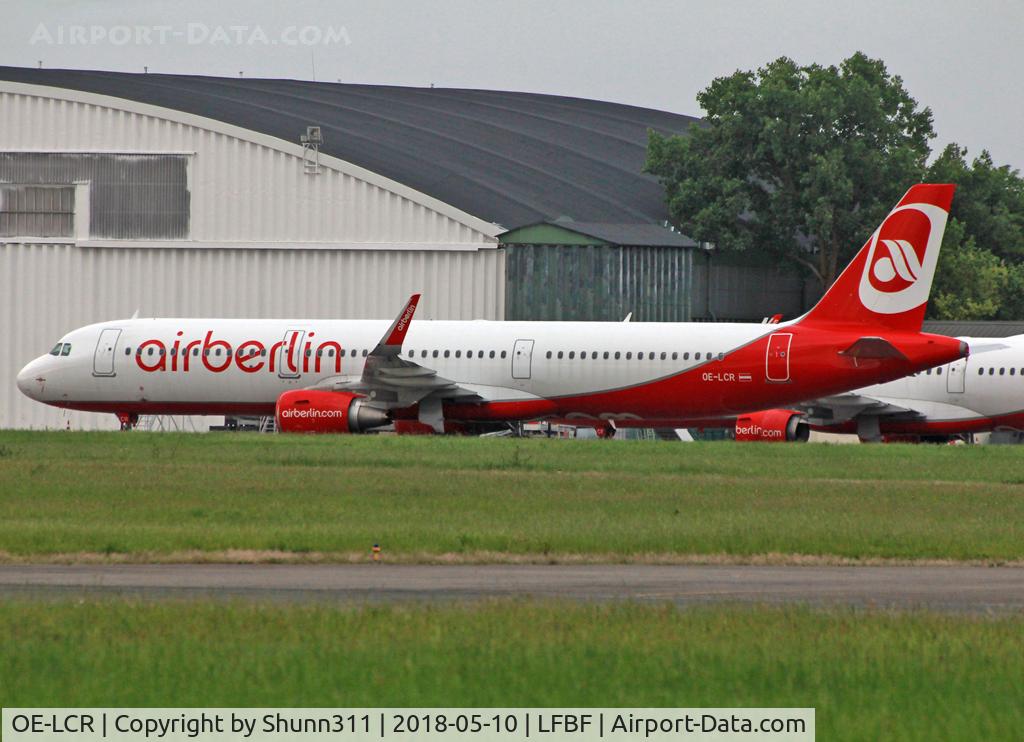 OE-LCR, 2015 Airbus A321-211 C/N 6719, Parked...