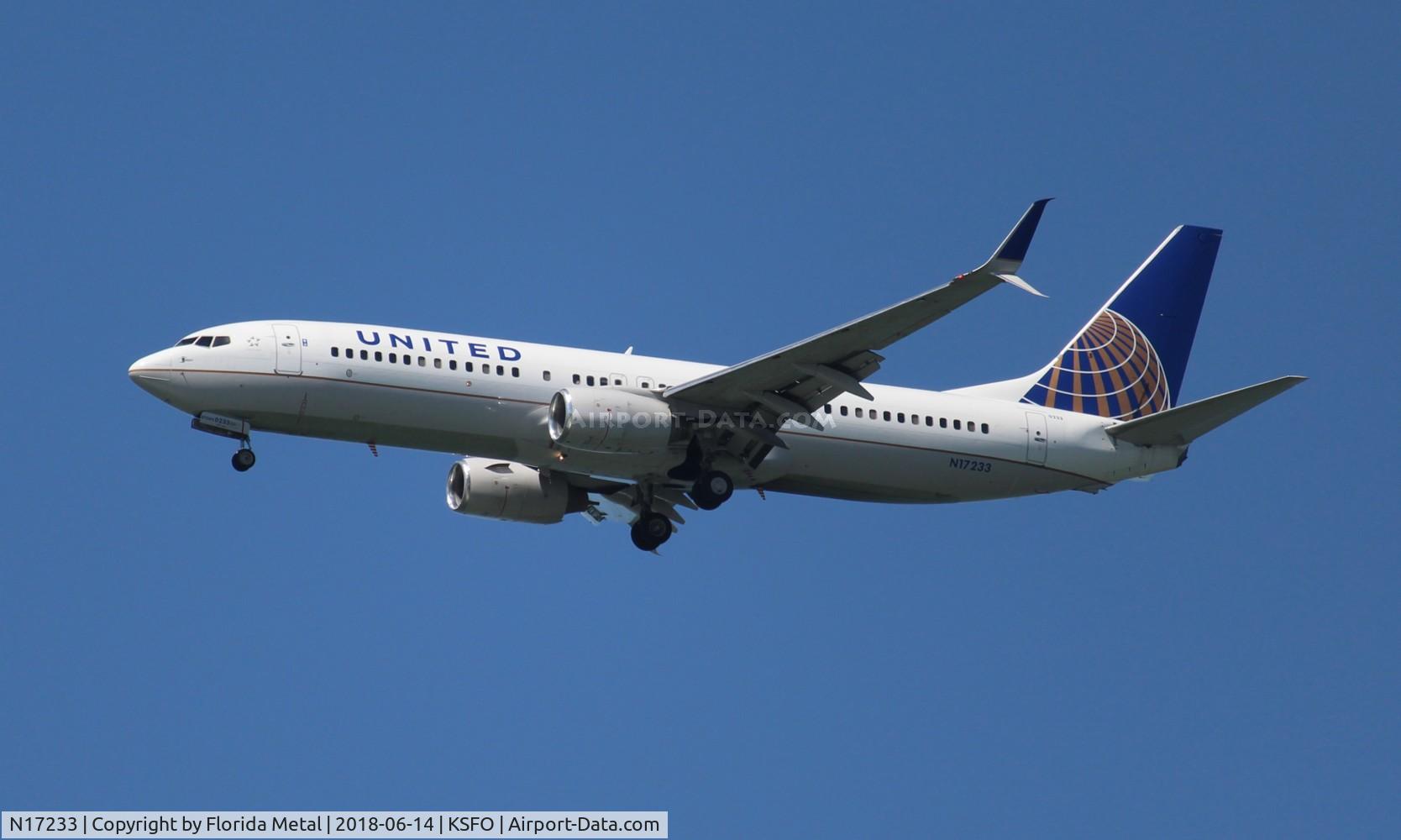 N17233, 1999 Boeing 737-824 C/N 28943, United